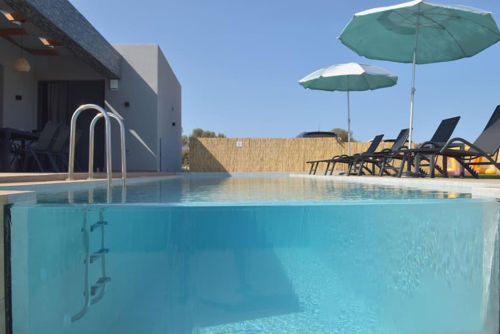 Three-Bedroom Villa photo 2