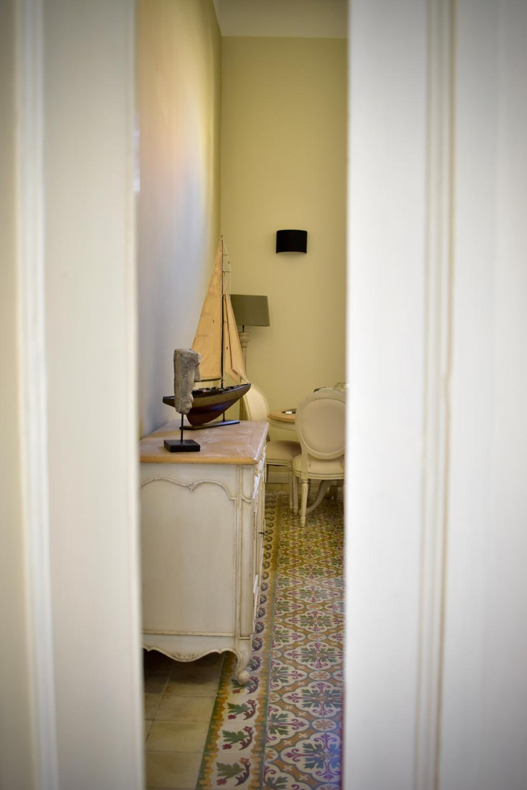 One-Bedroom Apartment photo 3