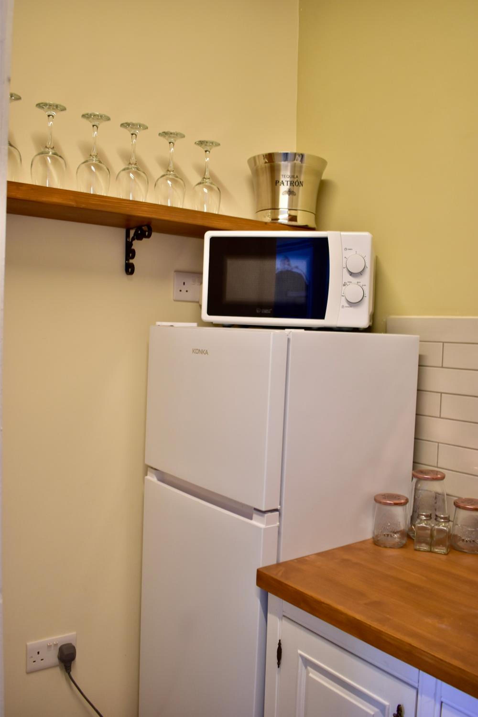 One-Bedroom Apartment photo 2