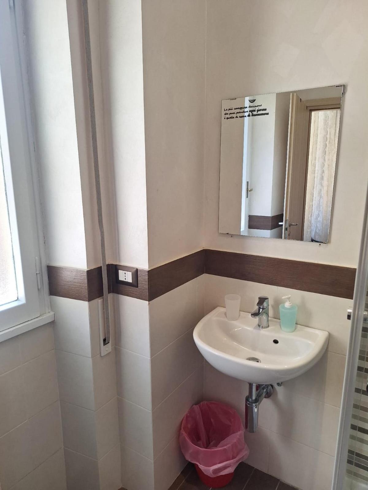 Double or Twin Room with Private Bathroom photo 3