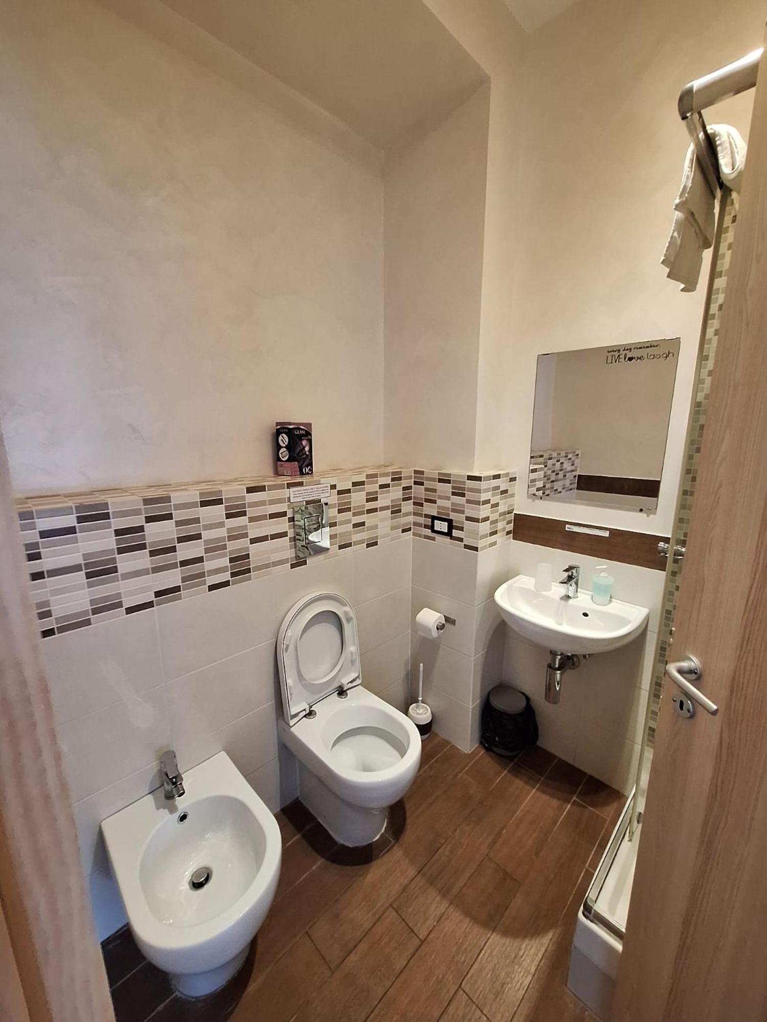 Double or Twin Room with Private Bathroom photo 2