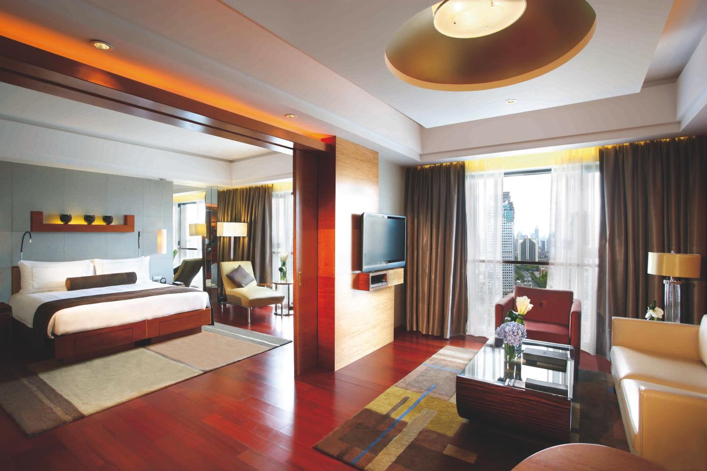 Pinnacle Suite