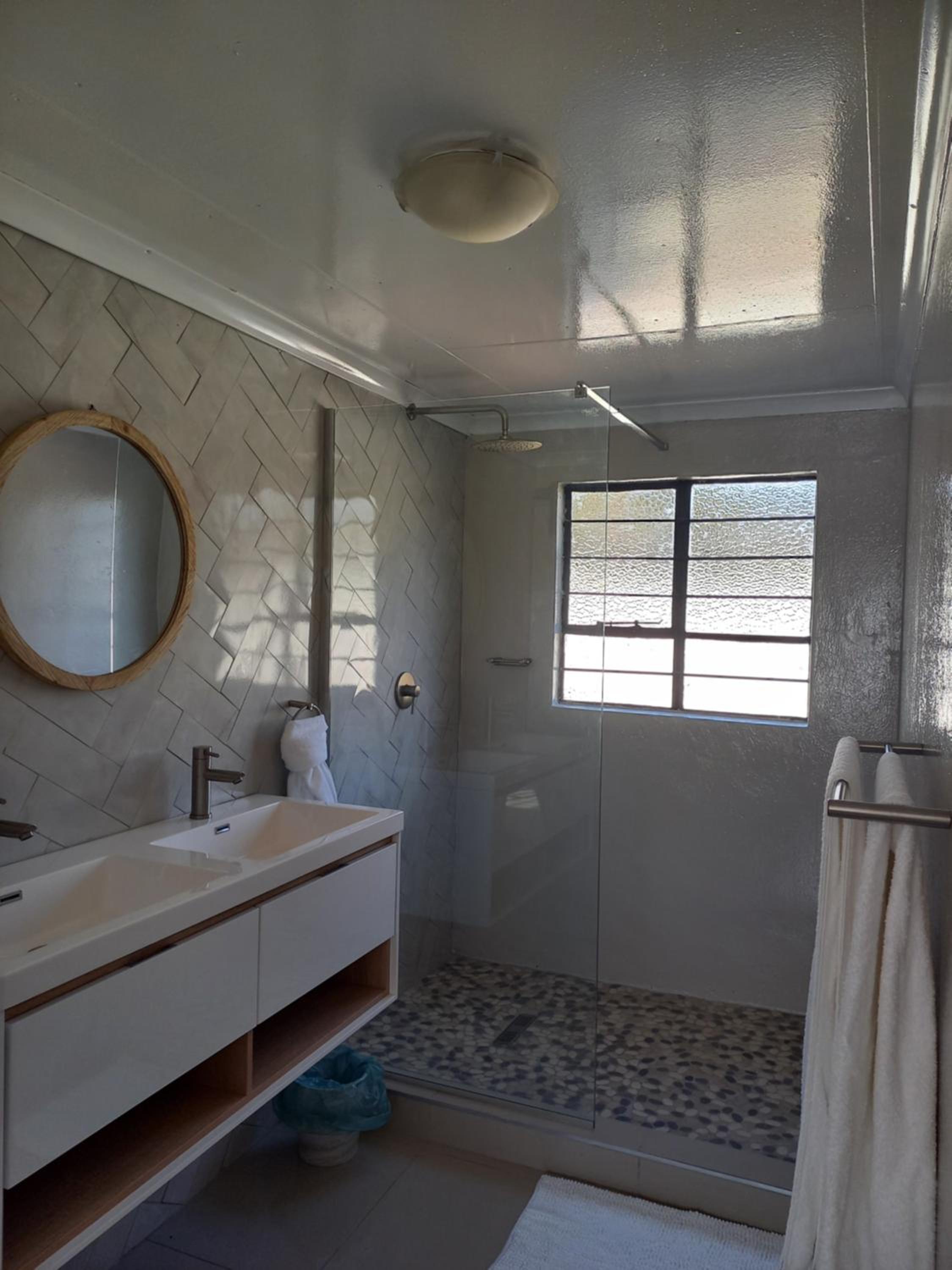 Deluxe King Room photo 2