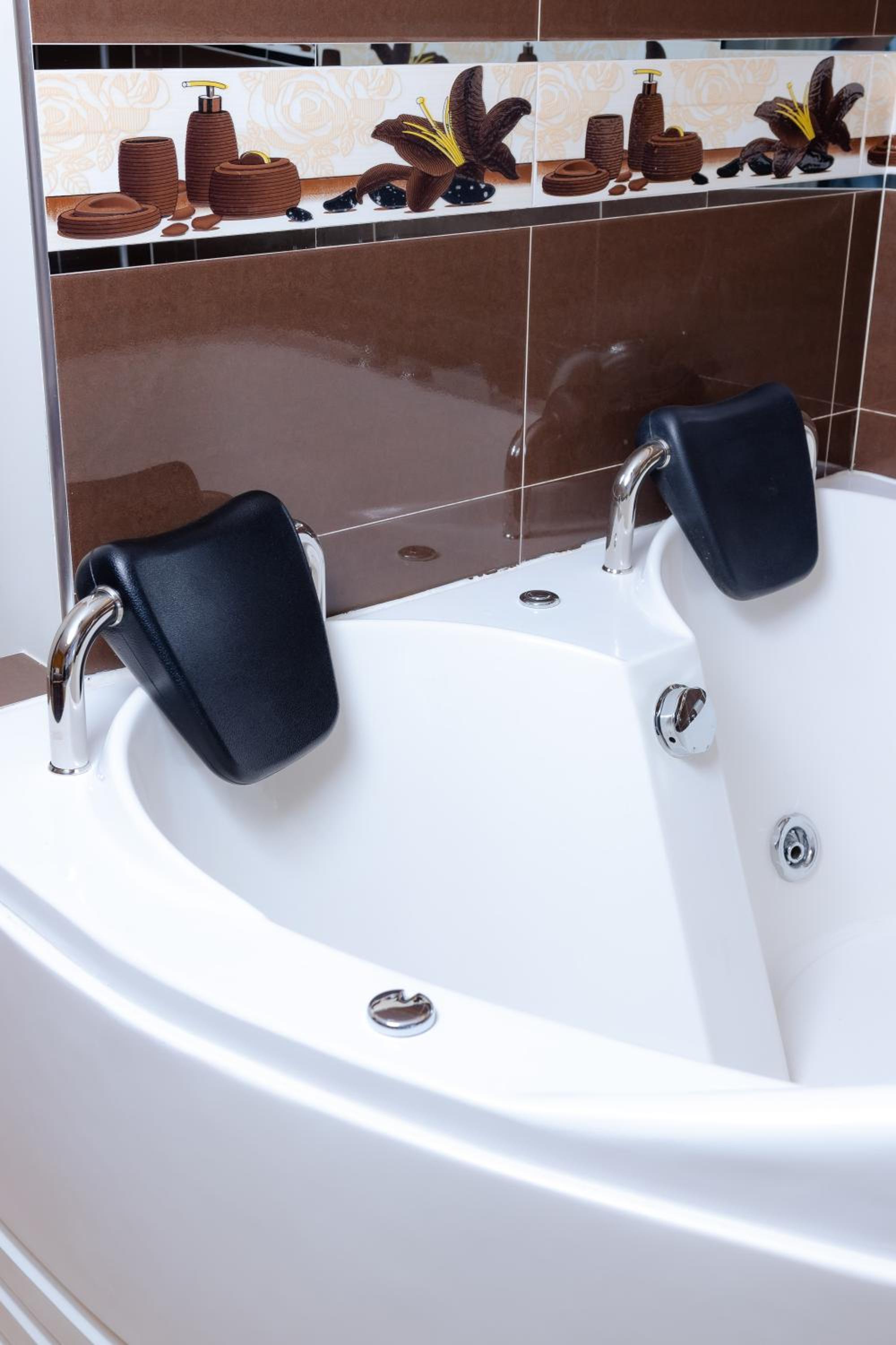 Suite with Hot Tub photo 3