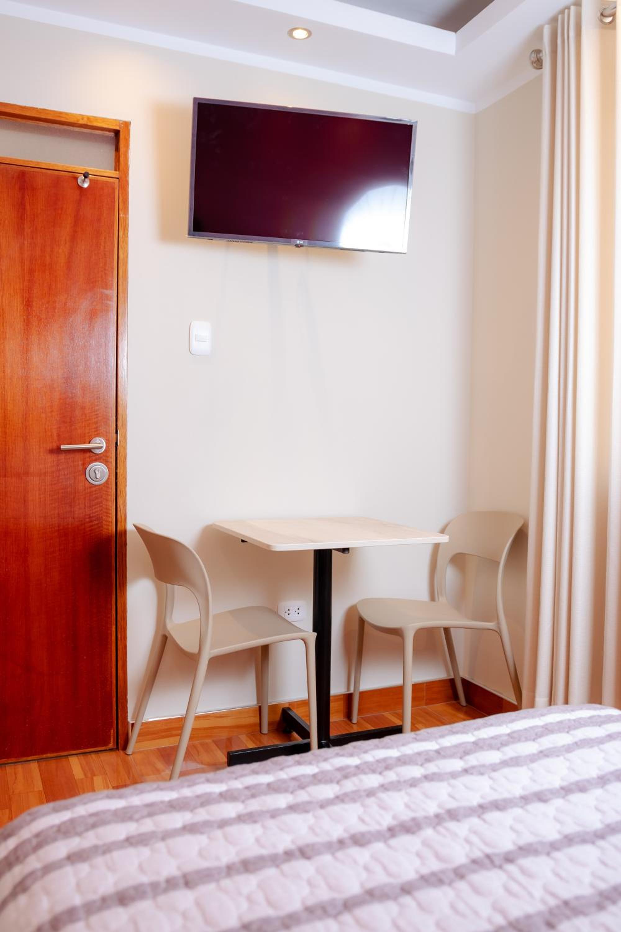 Double or Twin Room with Private Bathroom photo 3