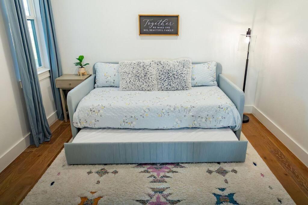 Five-Bedroom House photo 1