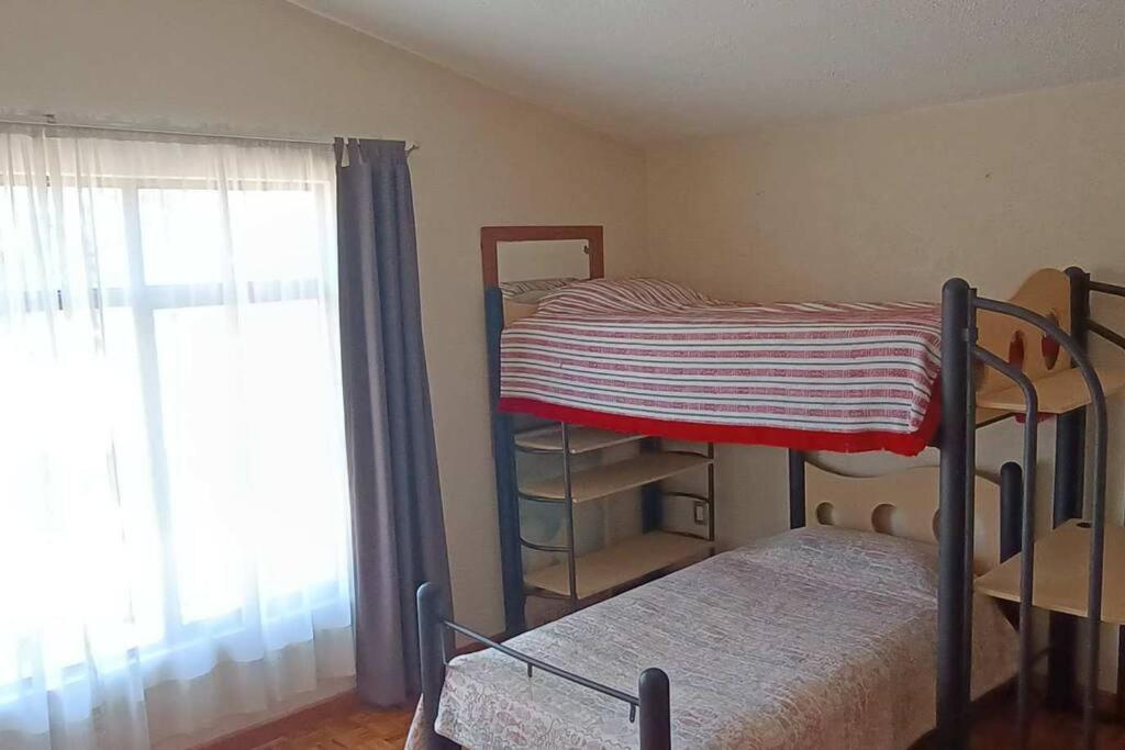 Five-Bedroom House photo 3