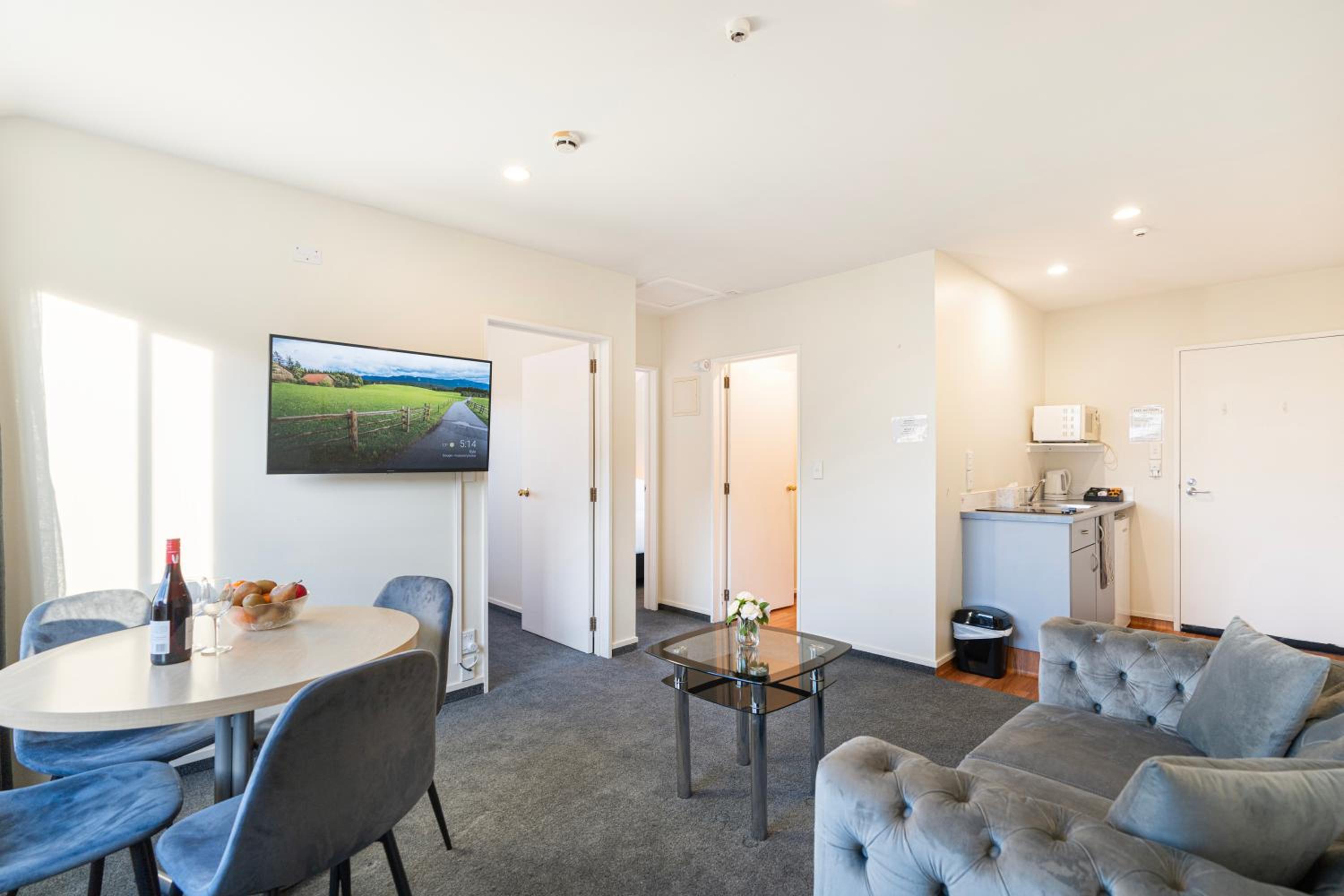 Two-Bedroom Apartment - Photo 2