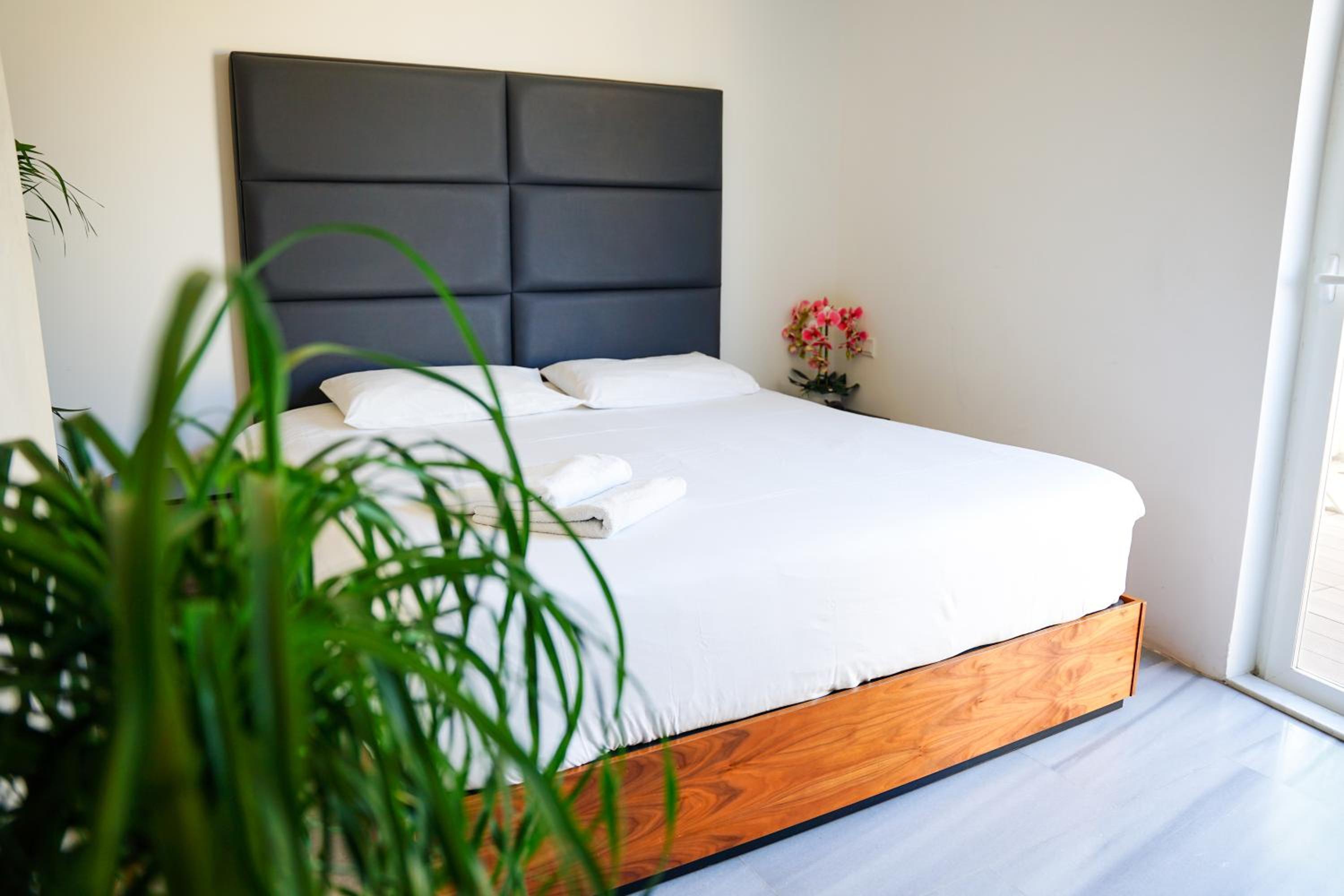 Deluxe King Suite