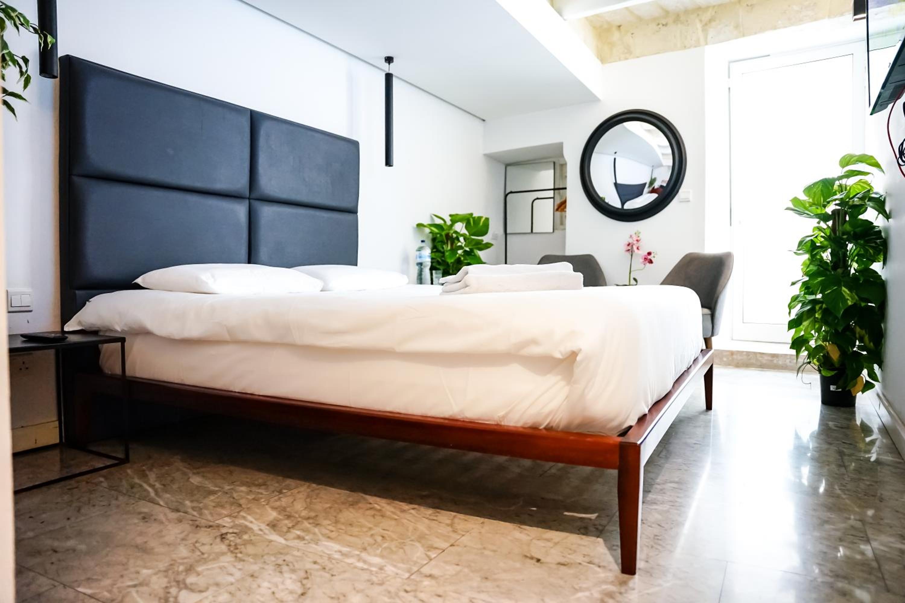 Deluxe King Suite