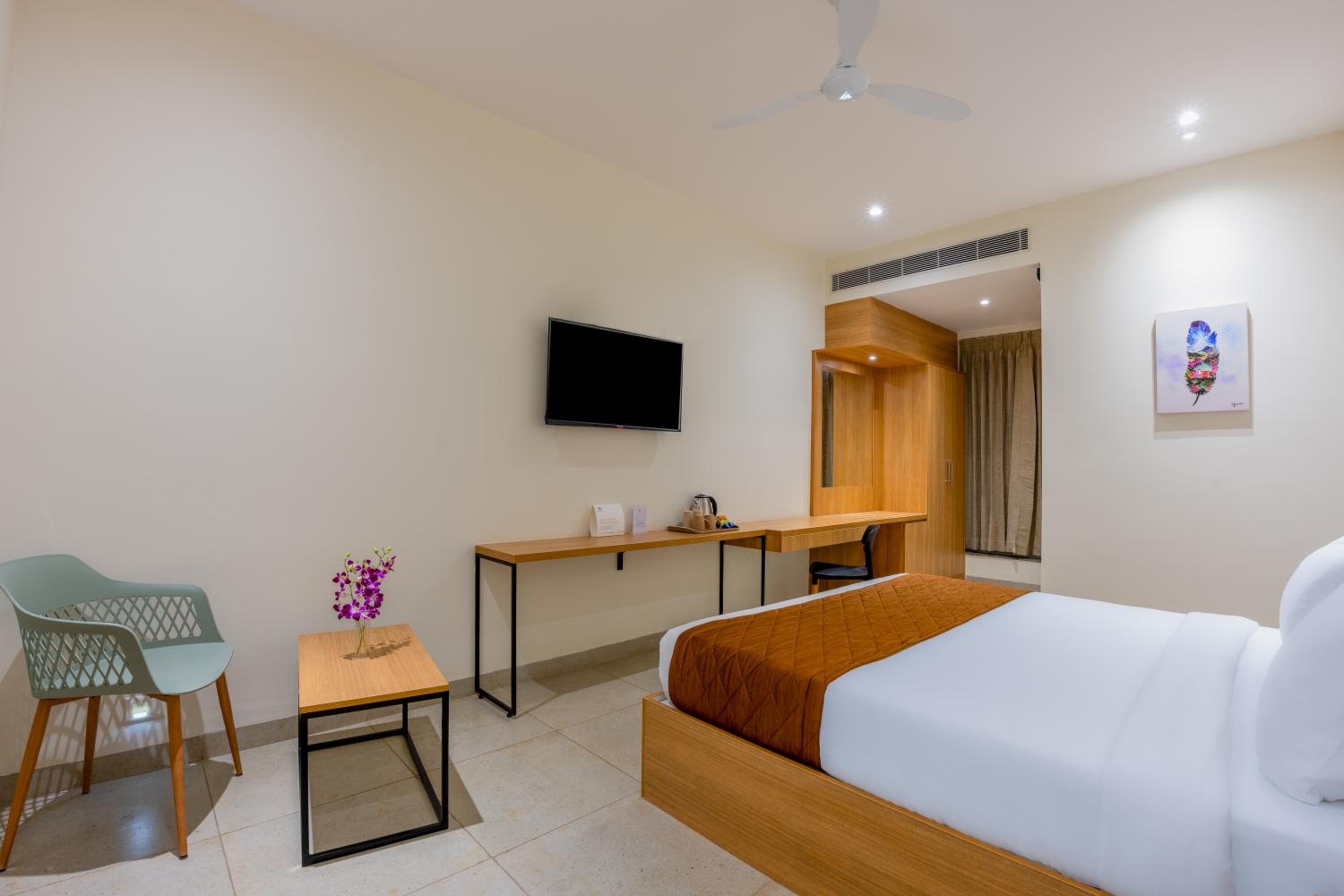 Deluxe Double Room (2 Adults + 1 Child) photo 3