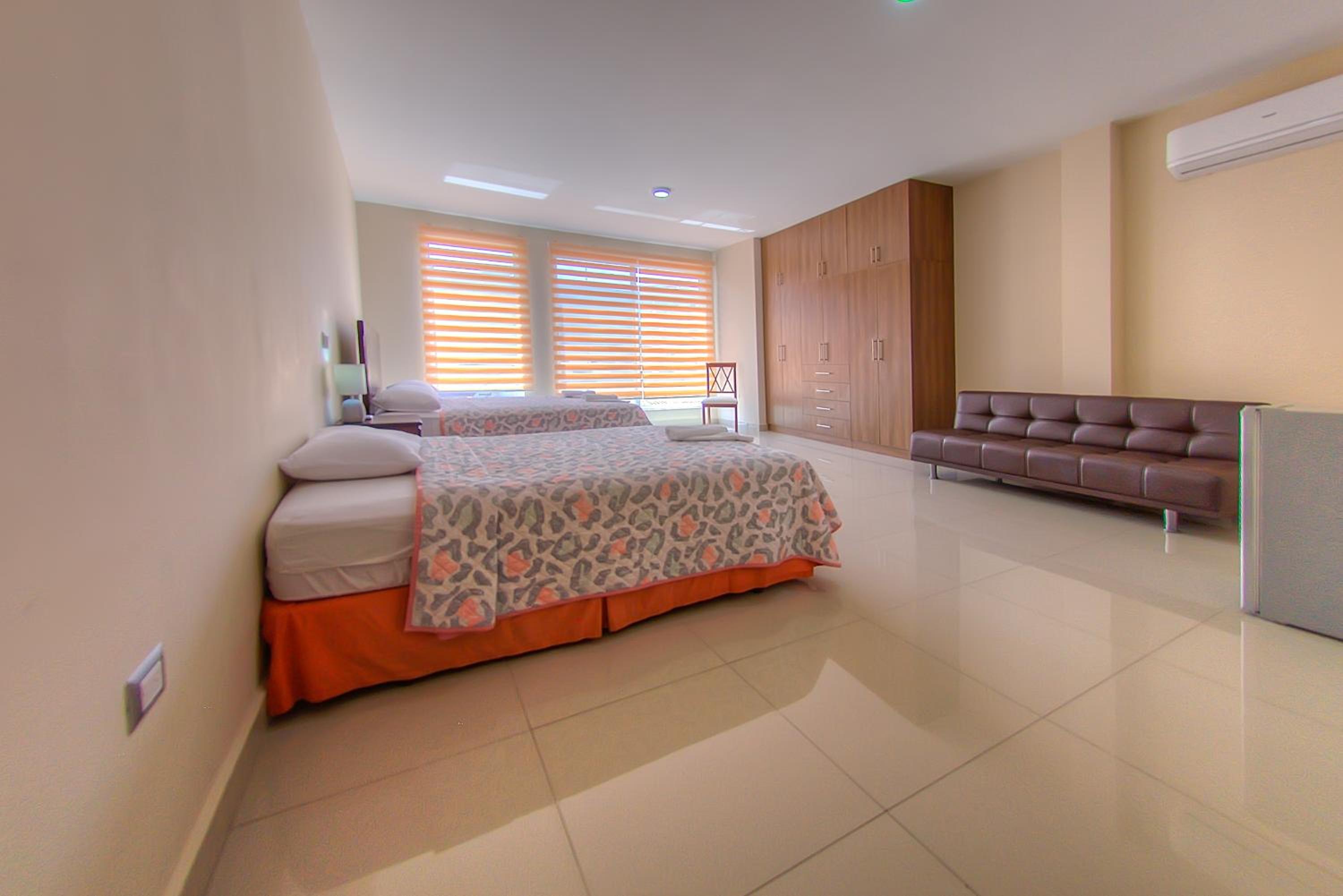 Deluxe King Suite photo 1