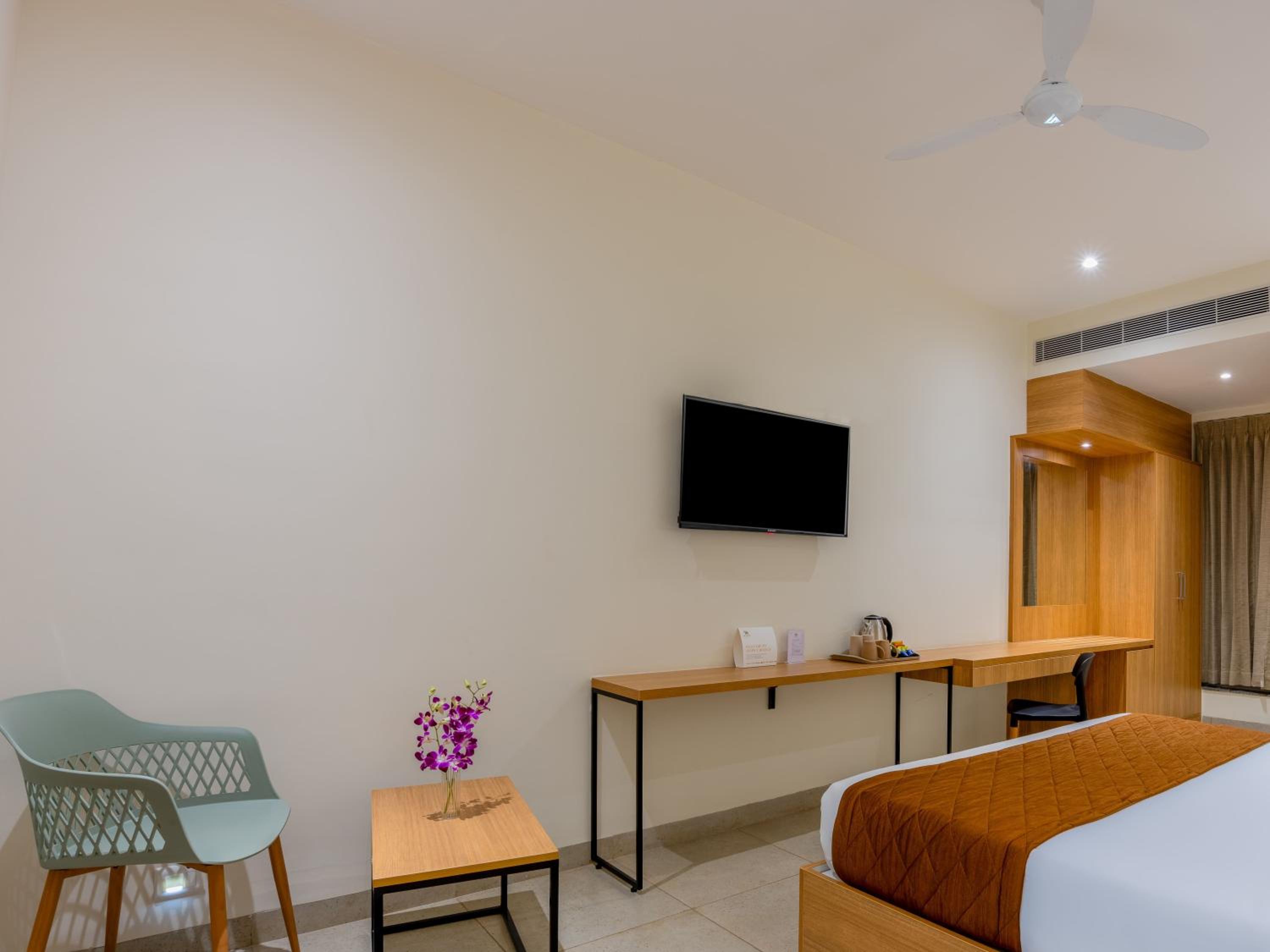 Deluxe Double Room (2 Adults + 1 Child) photo 2