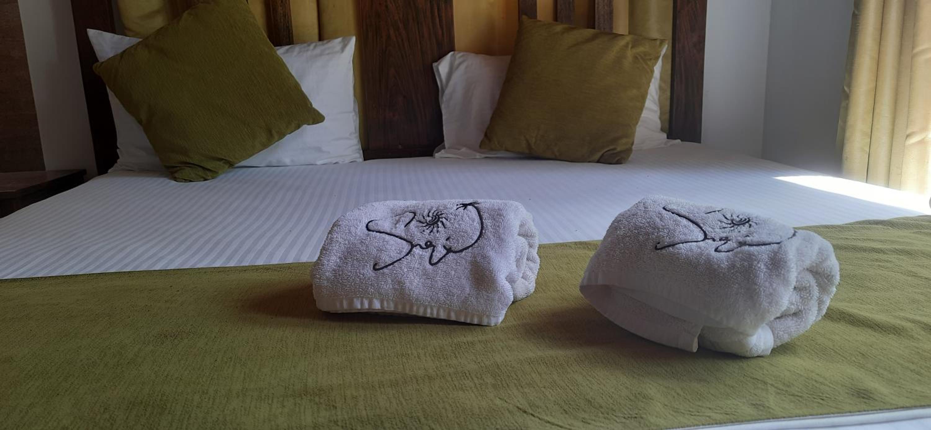 Deluxe Double Room (2 Adults + 1 Child)