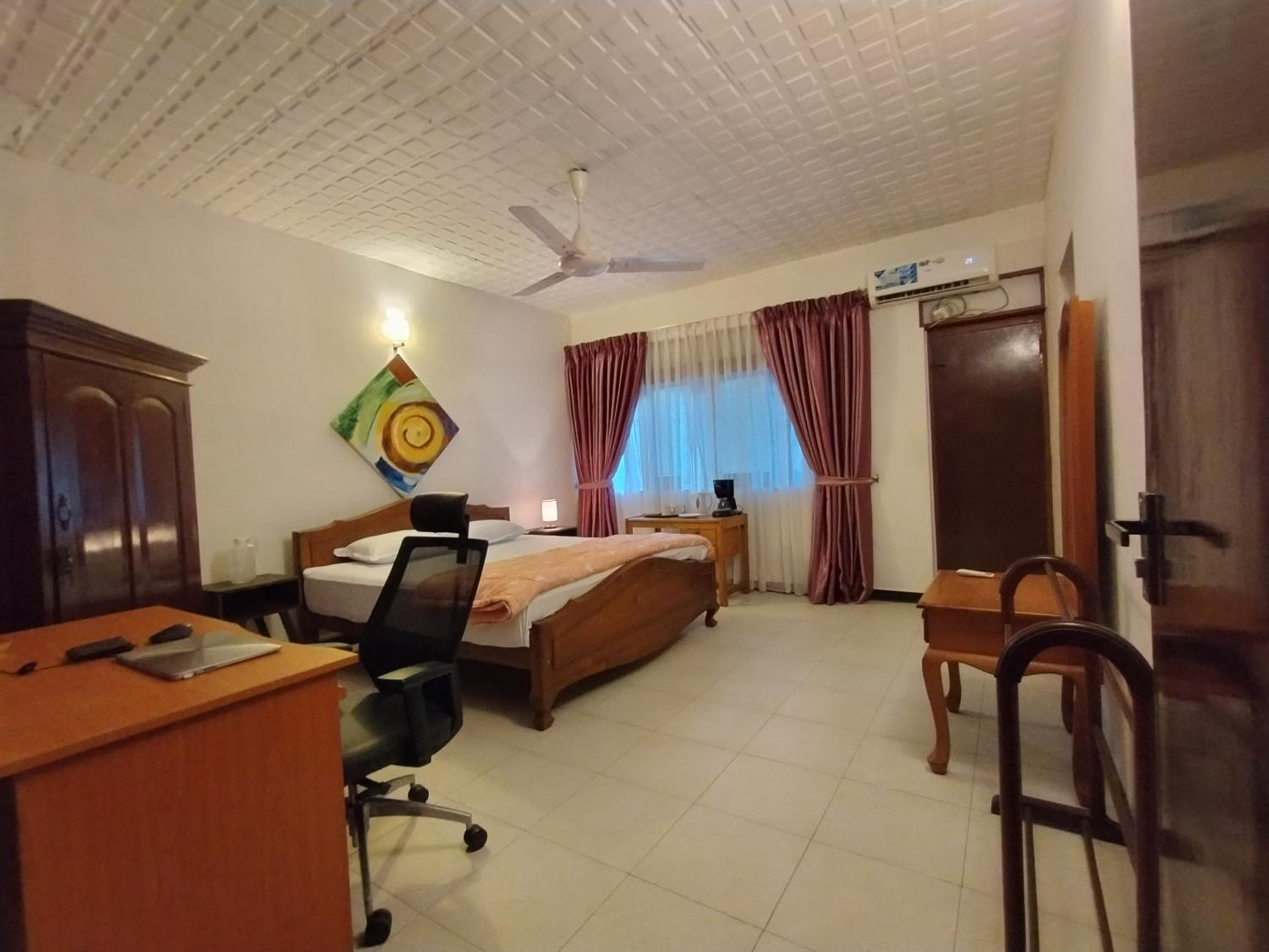 Large Double or Twin Room photo 1