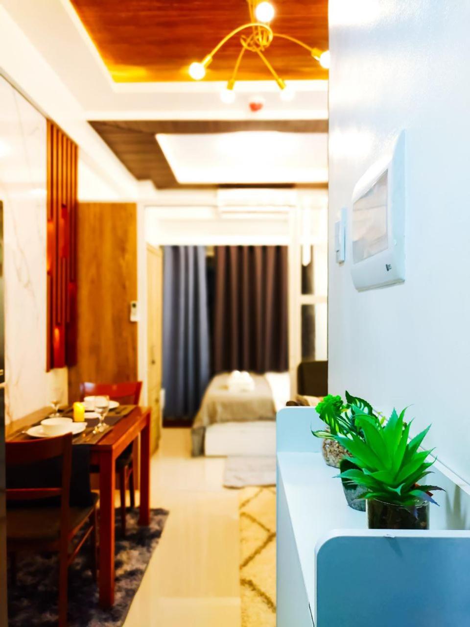 Family Room with Balcony photo 2