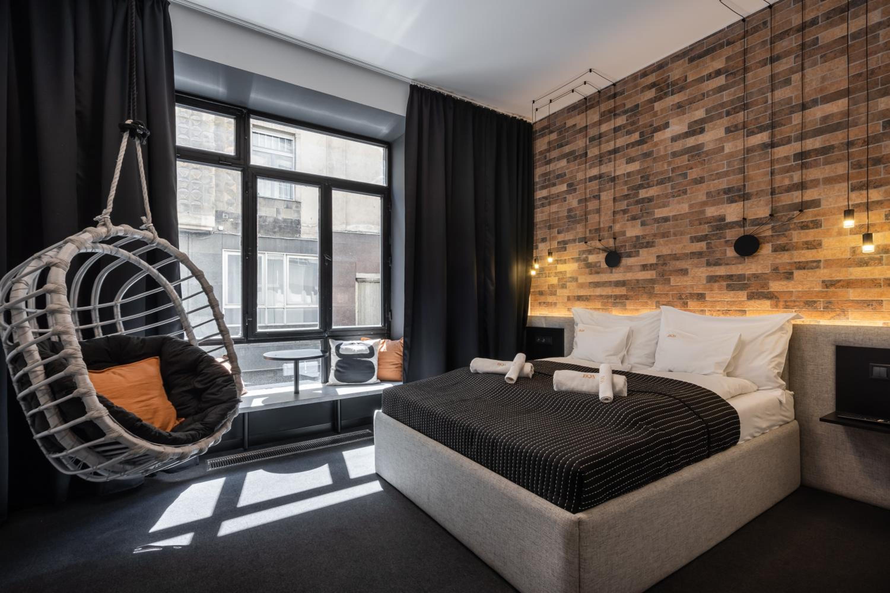 Standard Queen Room