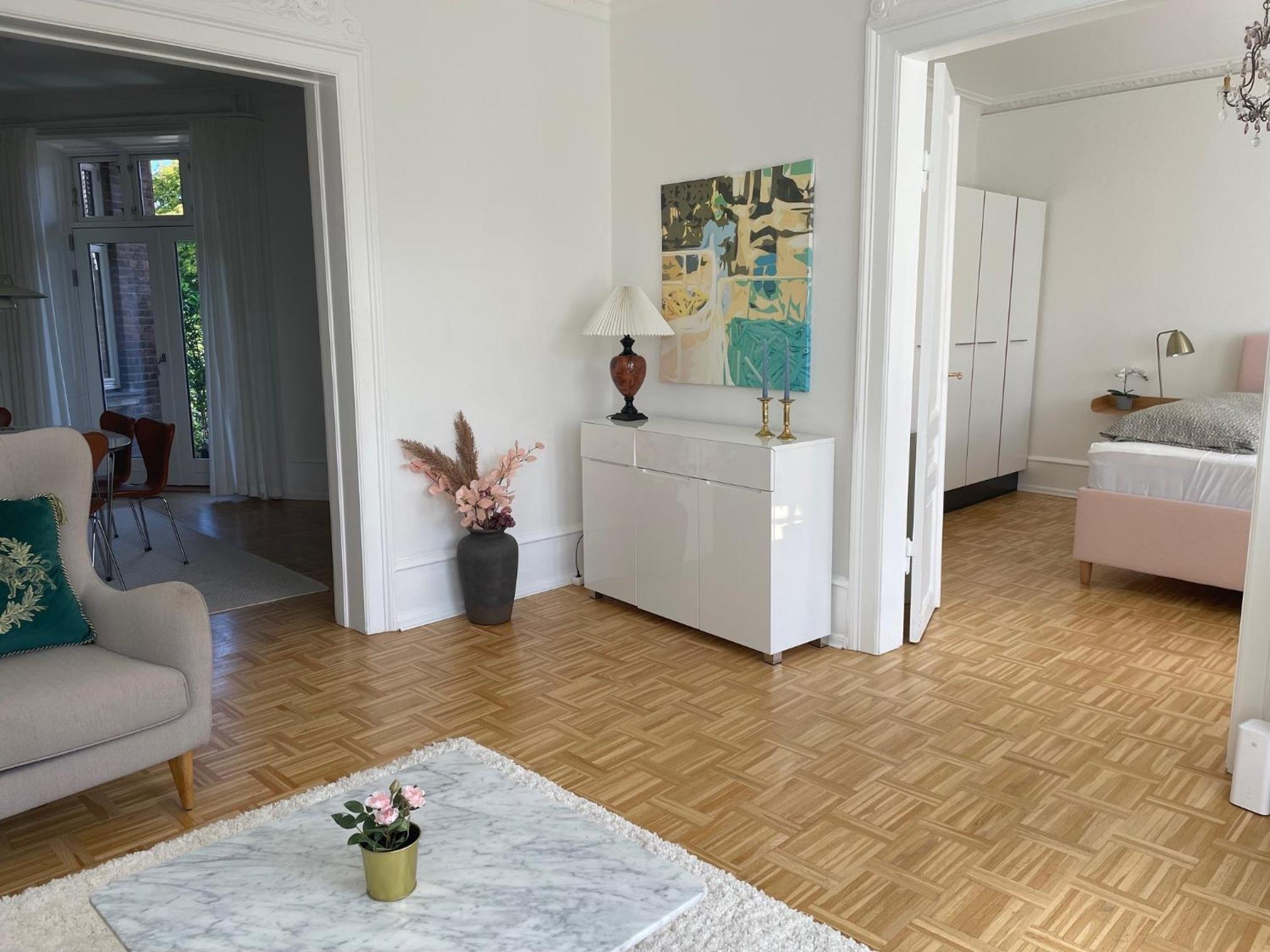 One-Bedroom Apartment photo 2