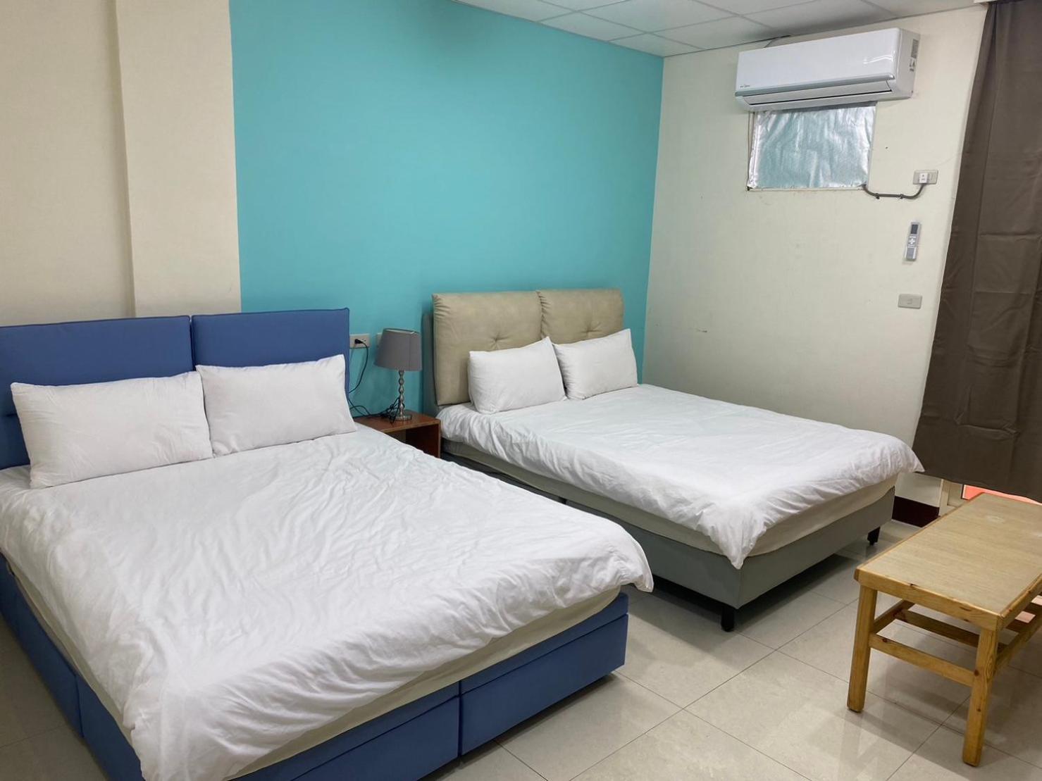 Quadruple Room with Private Bathroom photo 1