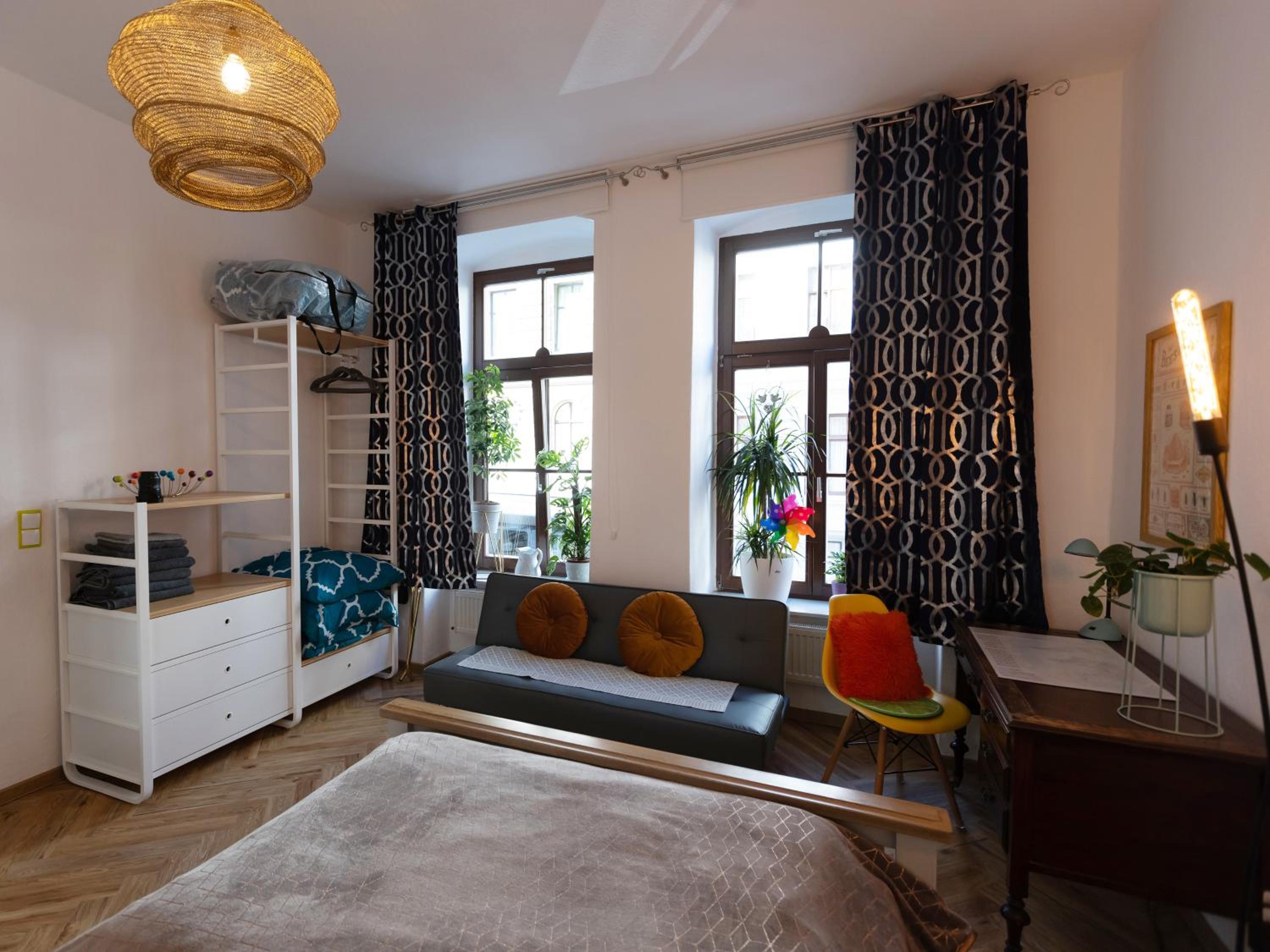 One-Bedroom Apartment - Photo 2