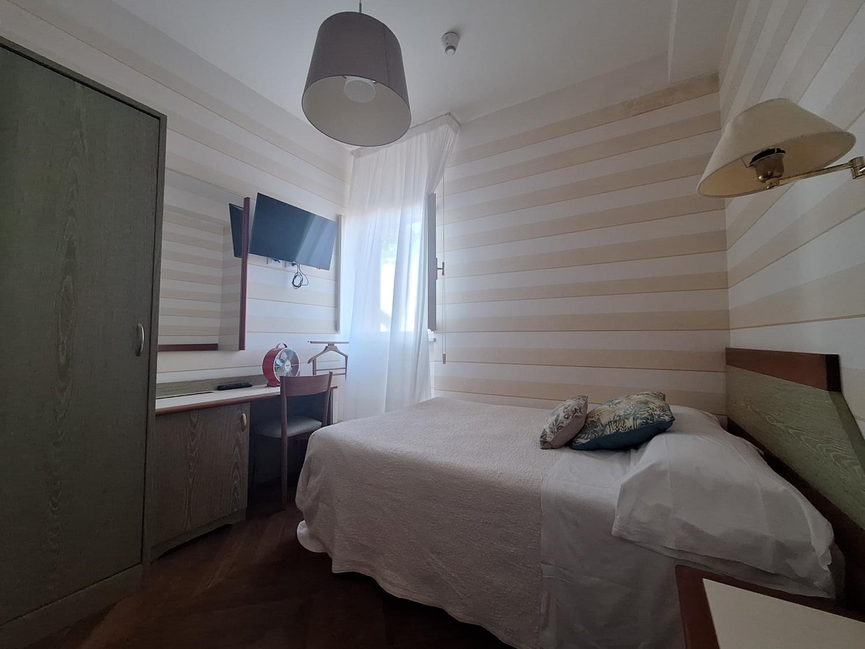 Economy Double Room - Photo 5