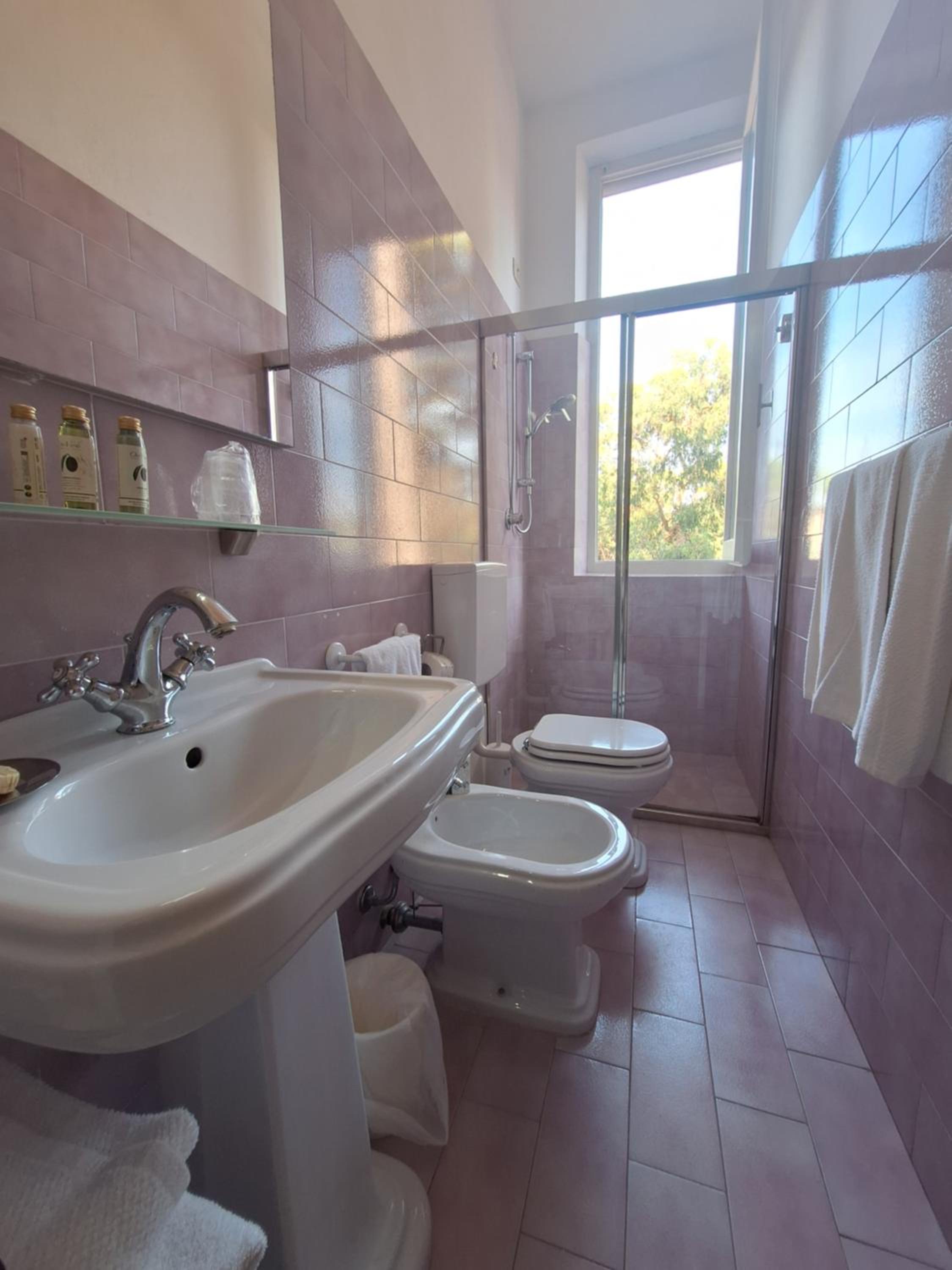 Standard Triple Room - Photo 2
