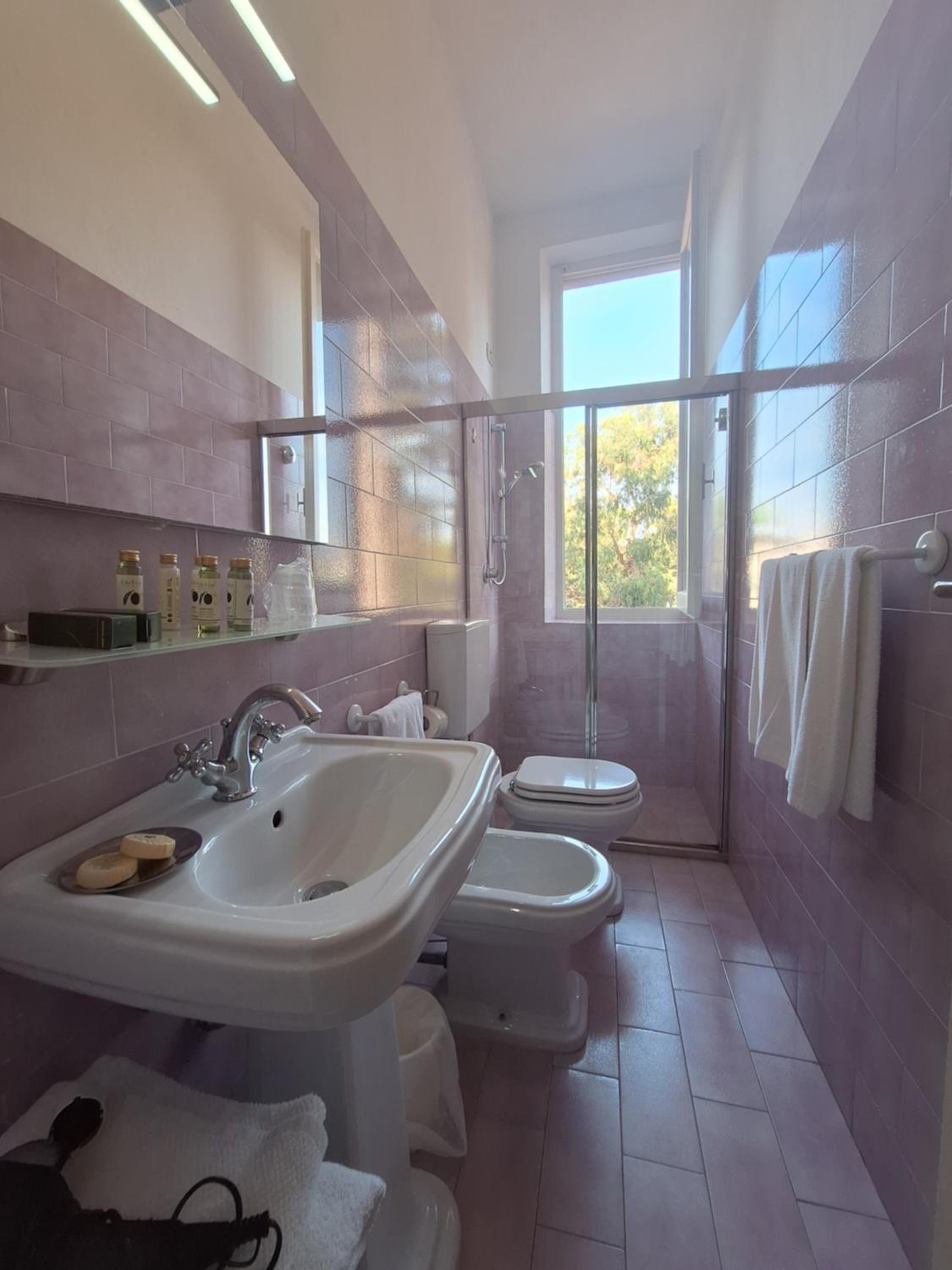 Standard Triple Room - Photo 7