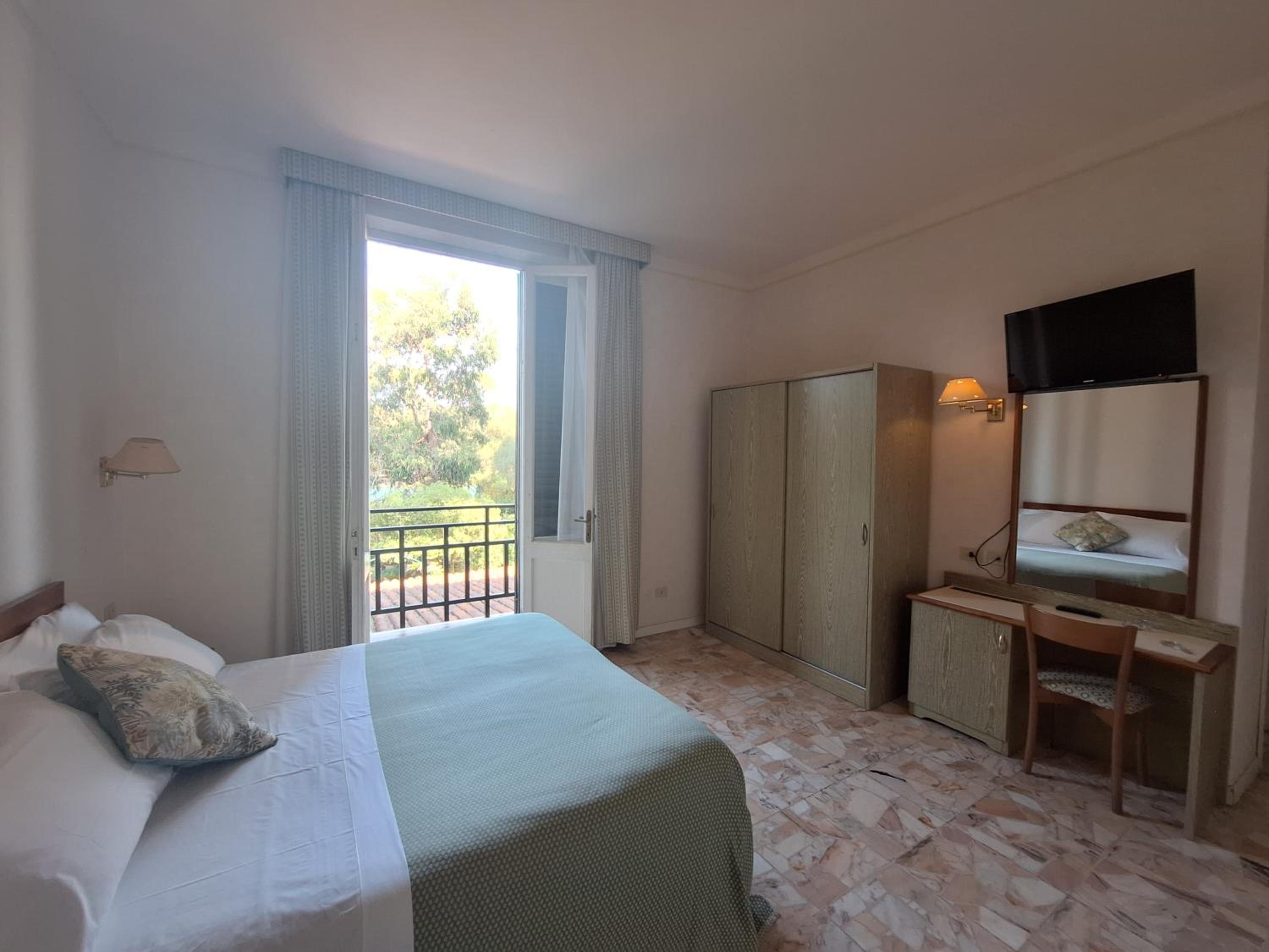 Standard Triple Room - Photo 3