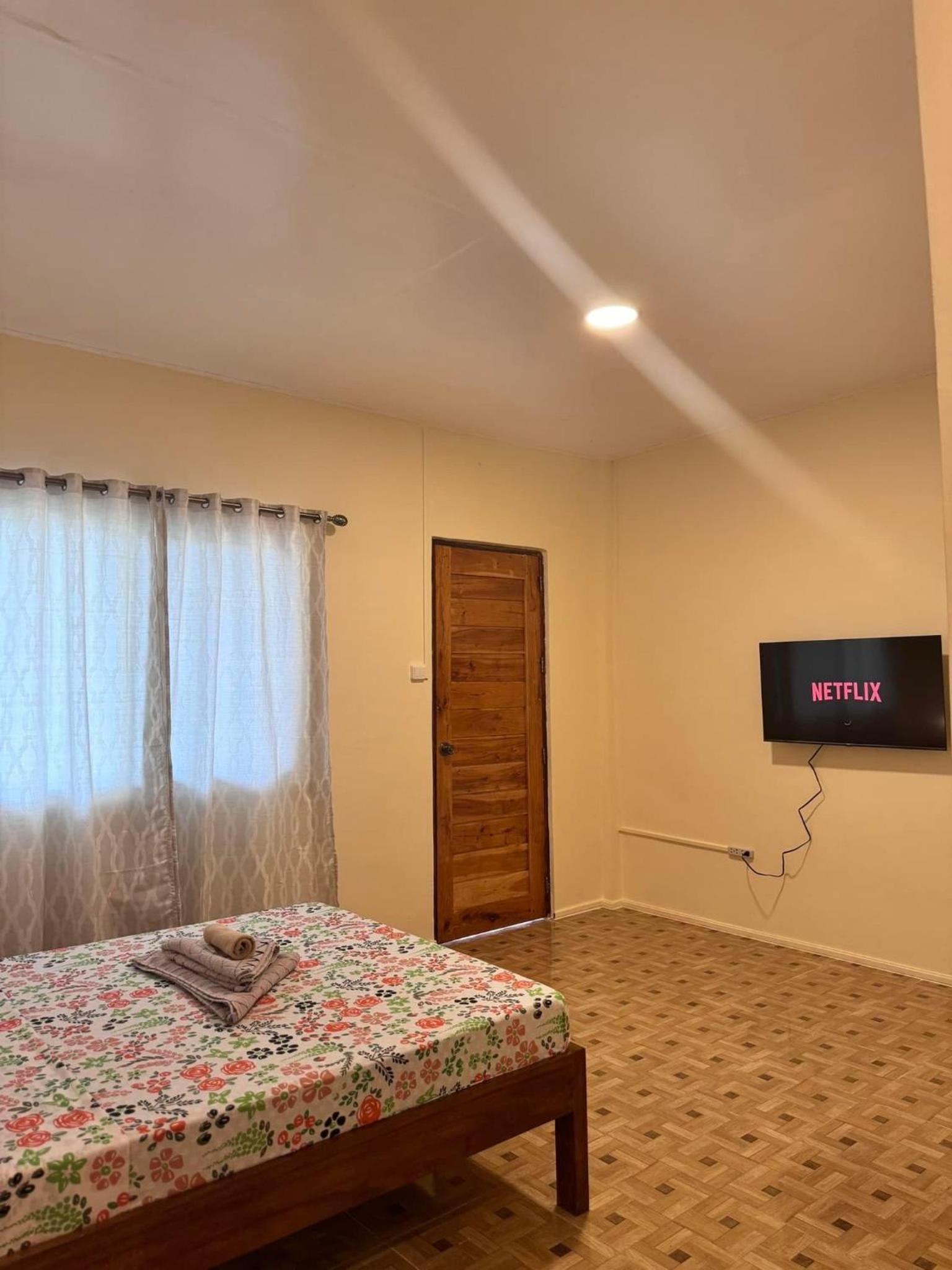 Quadruple Room with Private Bathroom photo 3