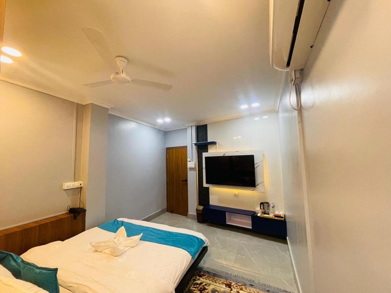 Single Room with Bathroom photo 2