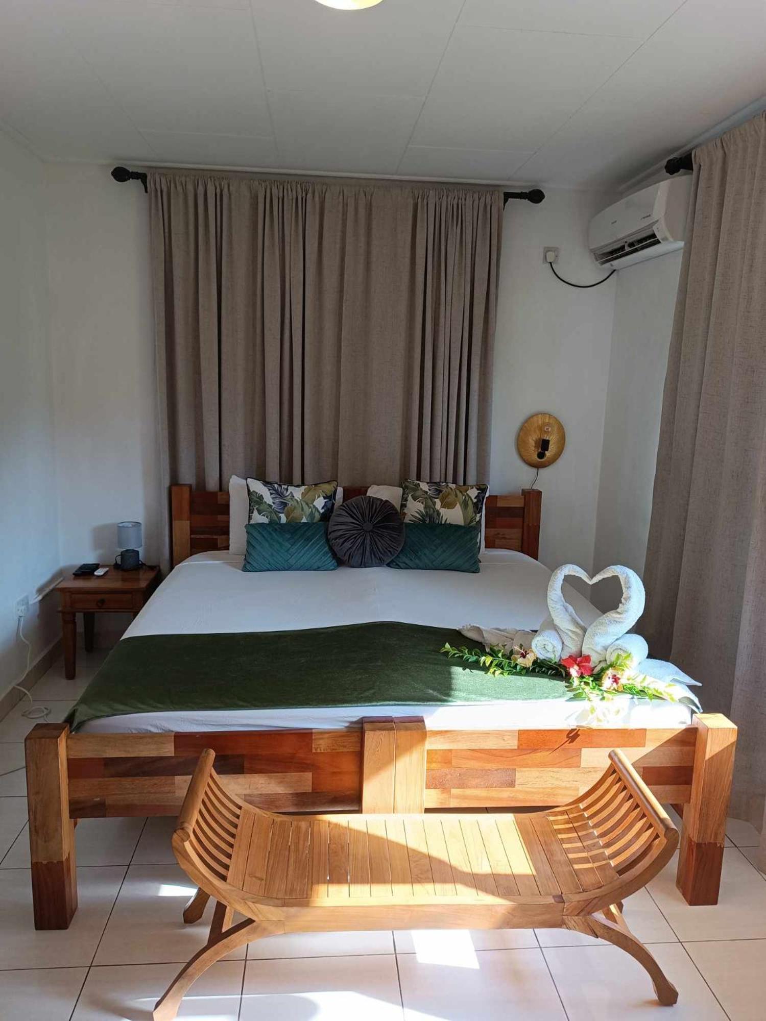 Twin Room with Private Bathroom photo 3