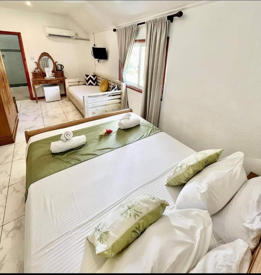 Triple Room with Private Bathroom photo 2