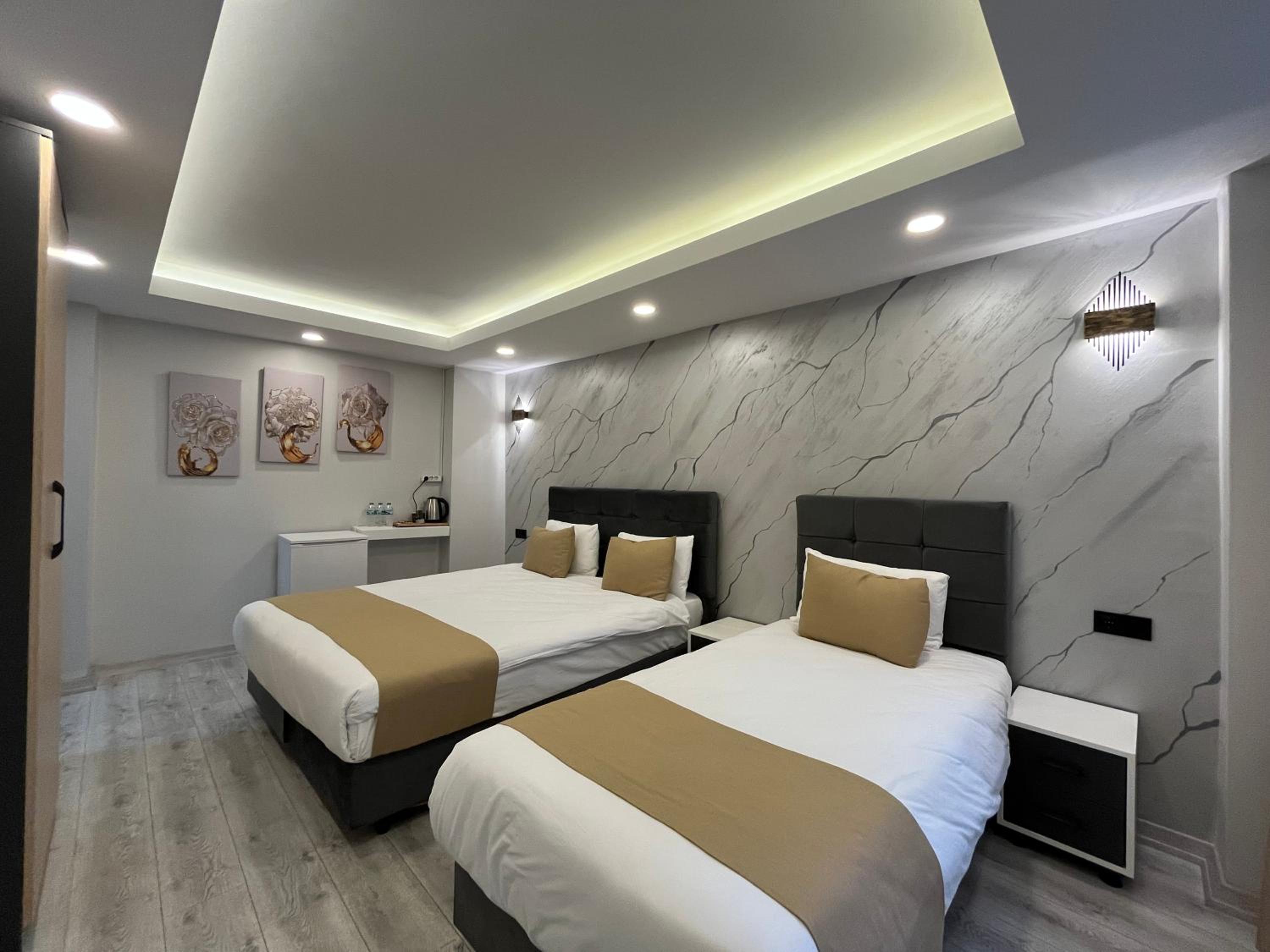 Economy Triple Room photo 1