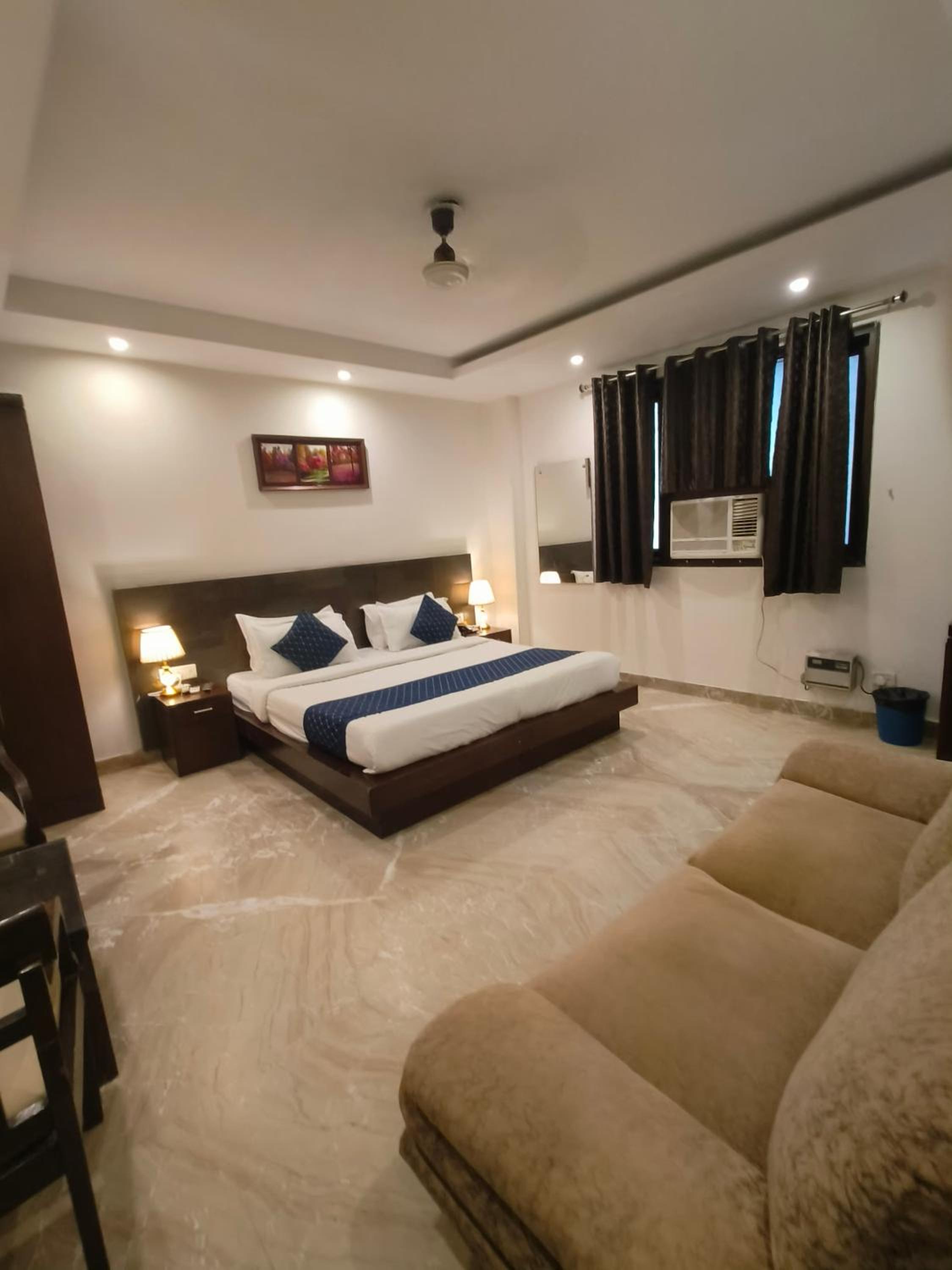 Superior King Room - Photo 9