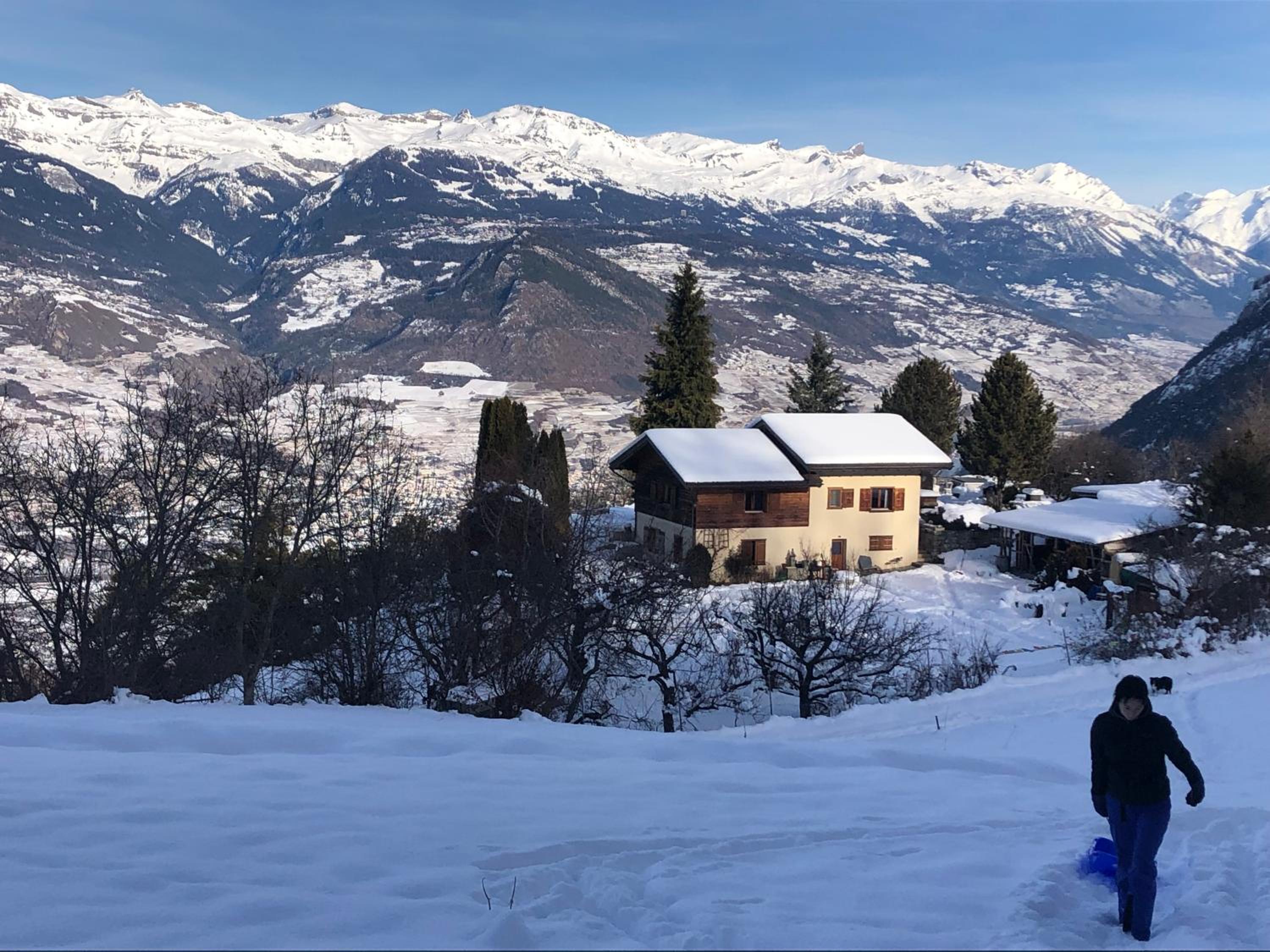 Three-Bedroom Apartment with Mountain View photo 1