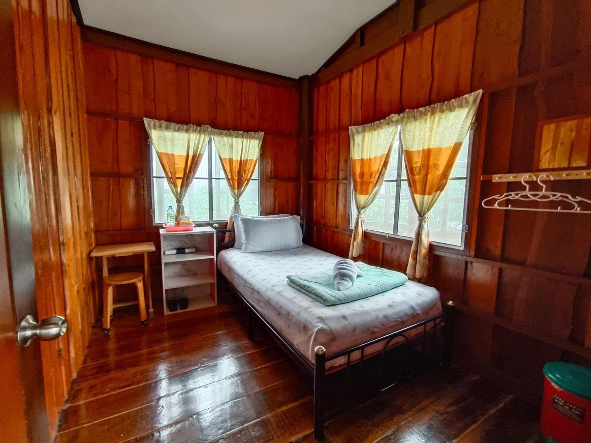 Single Room with Shared Bathroom photo 1