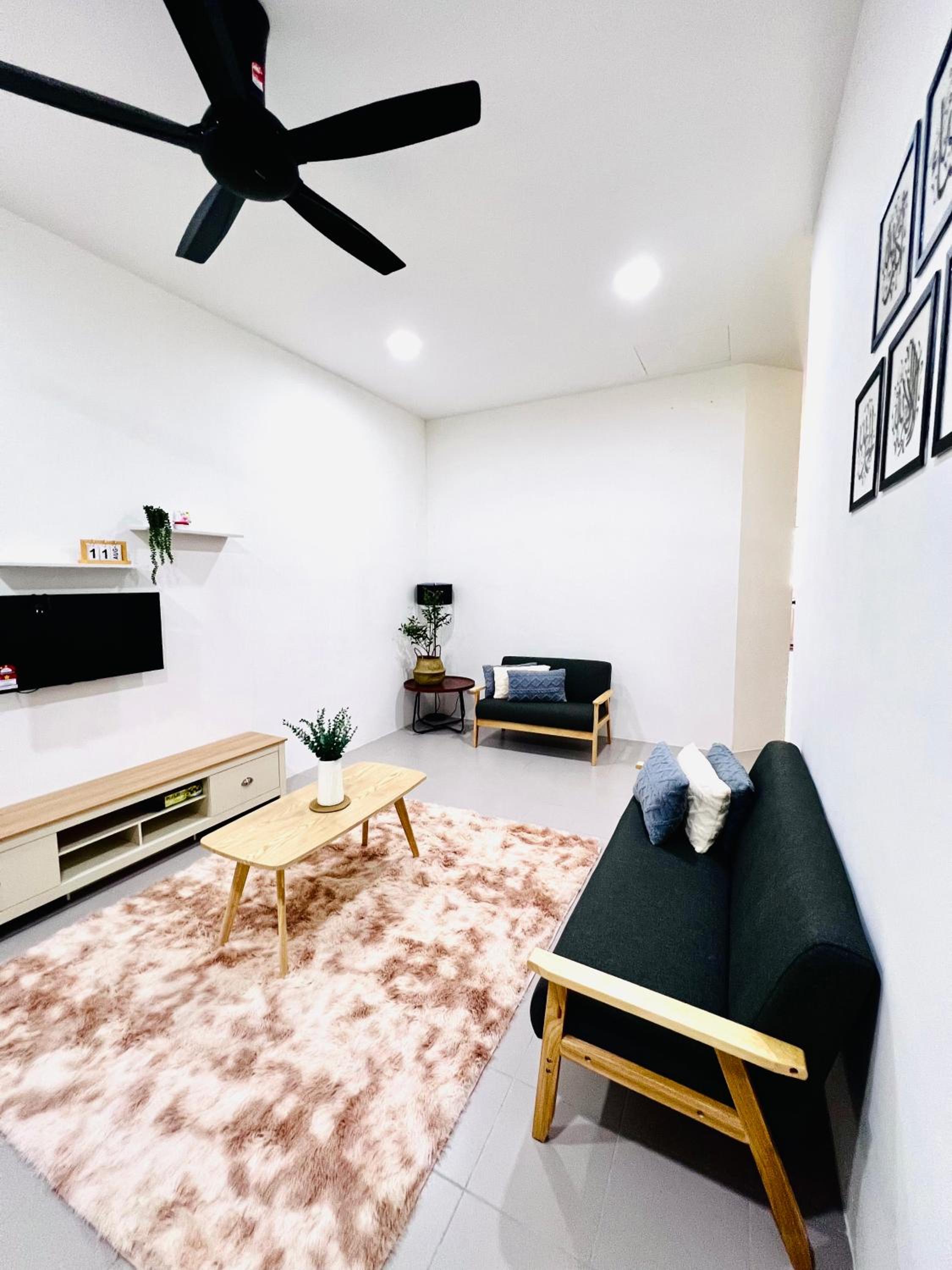 Three-Bedroom House photo 2