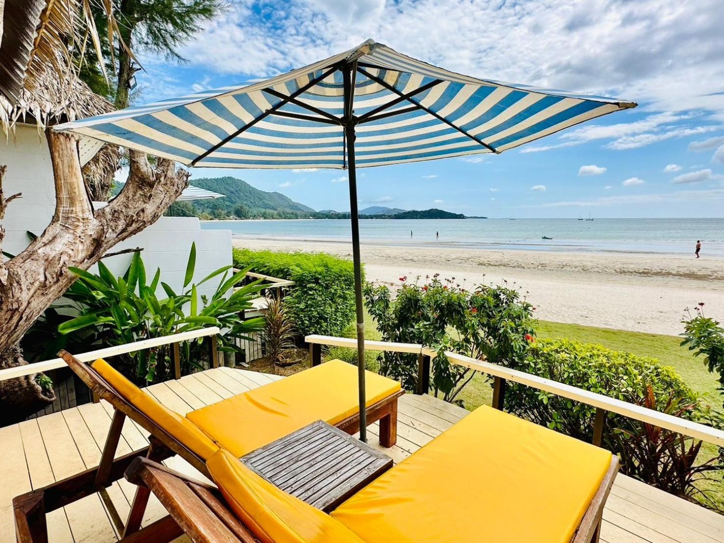 Deluxe Bungalow Beach Front photo 2