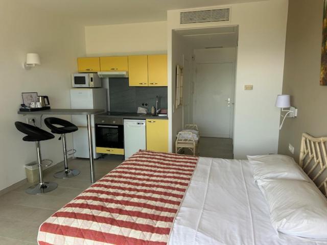 Double Prestige Room with Jacuzzi - Photo 2