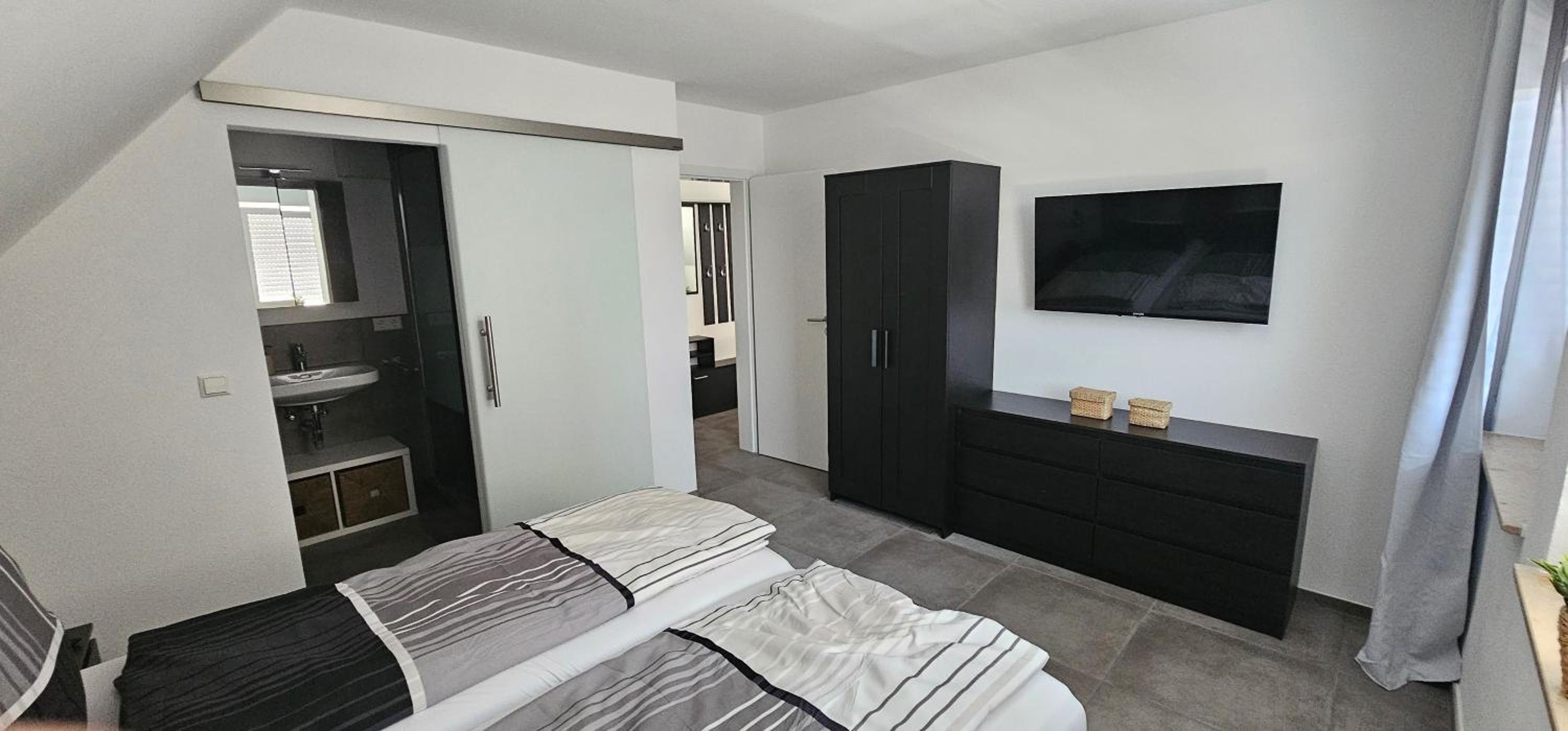 One-Bedroom Apartment photo 1