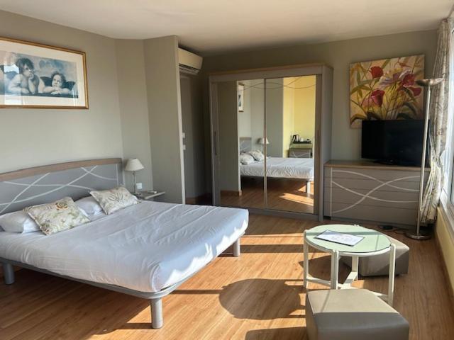 Prestige Double Room with Sea View - Photo 3
