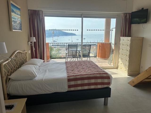  Family Room with Sea View - Photo 1