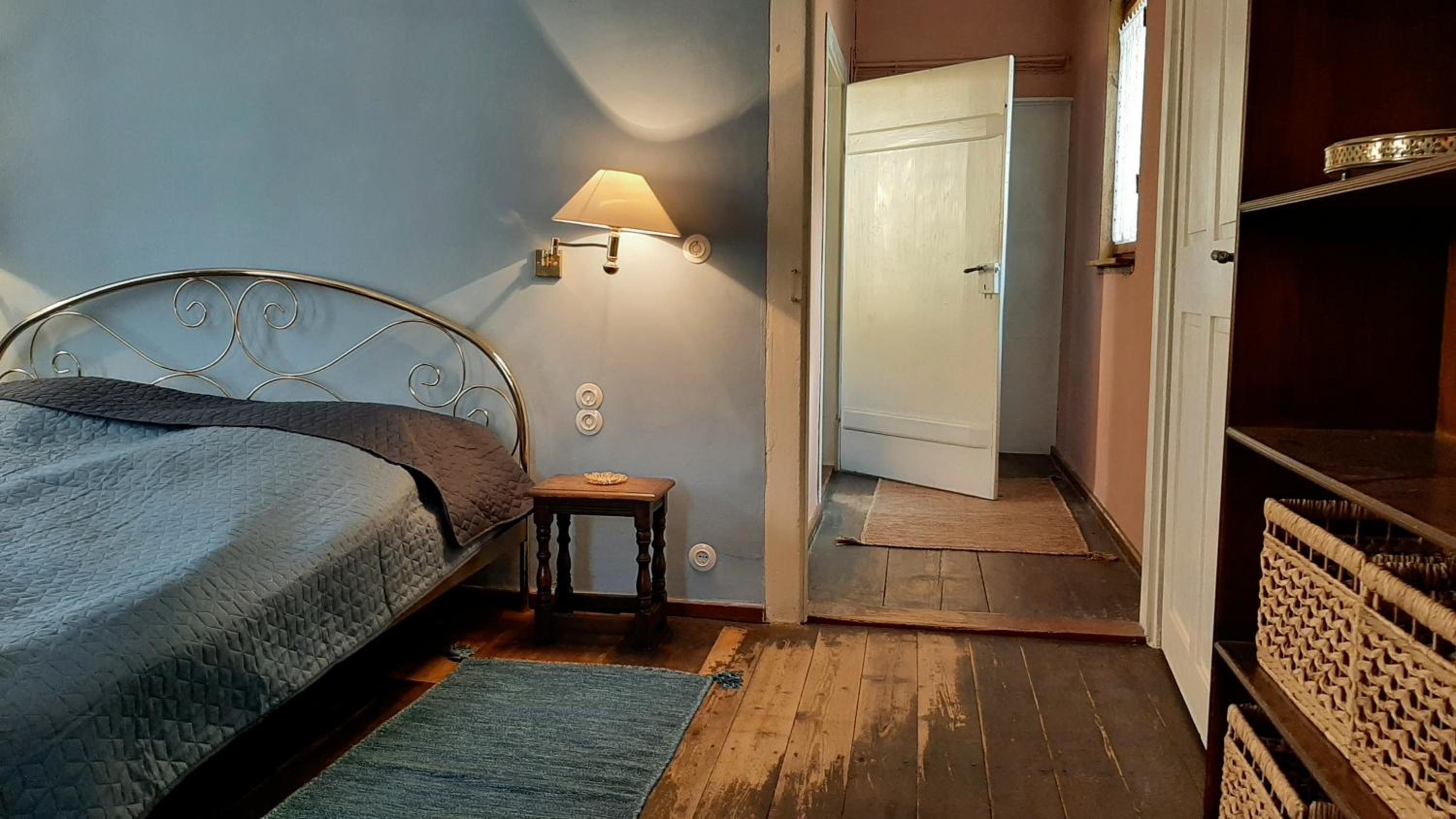 One-Bedroom Apartment photo 3