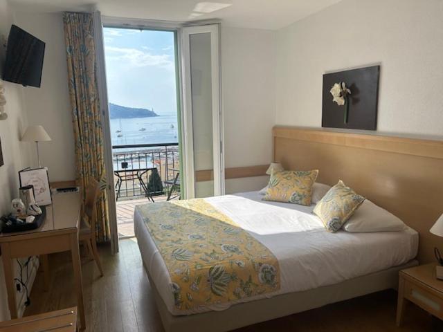  Family Room with Sea View - Photo 2
