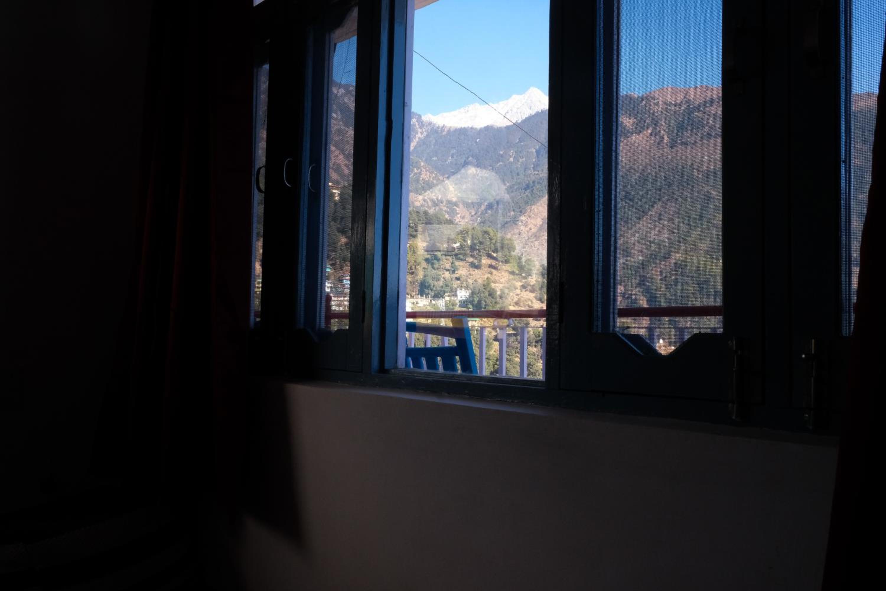 Deluxe Double Room with Balcony - Photo 11