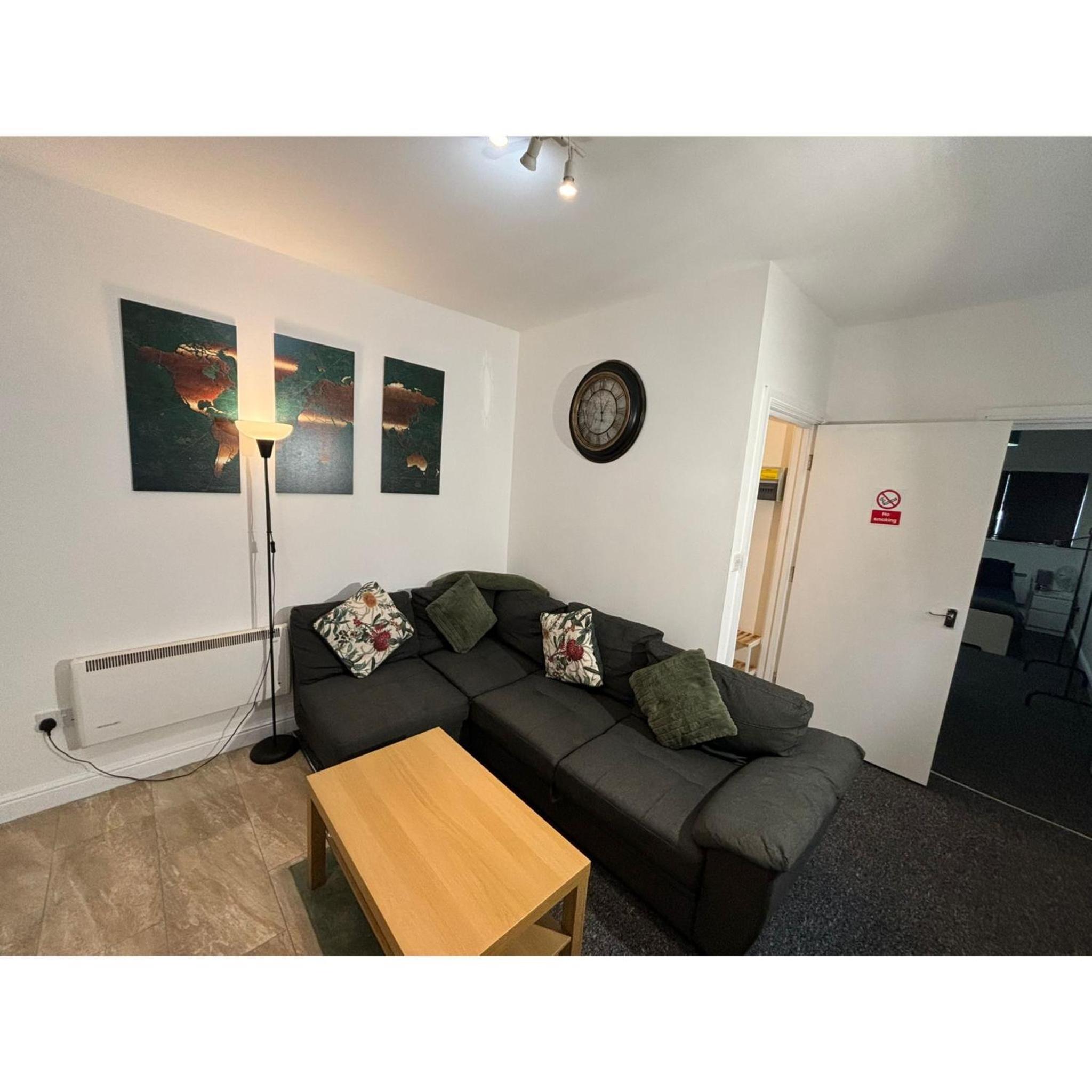 One-Bedroom Apartment photo 3