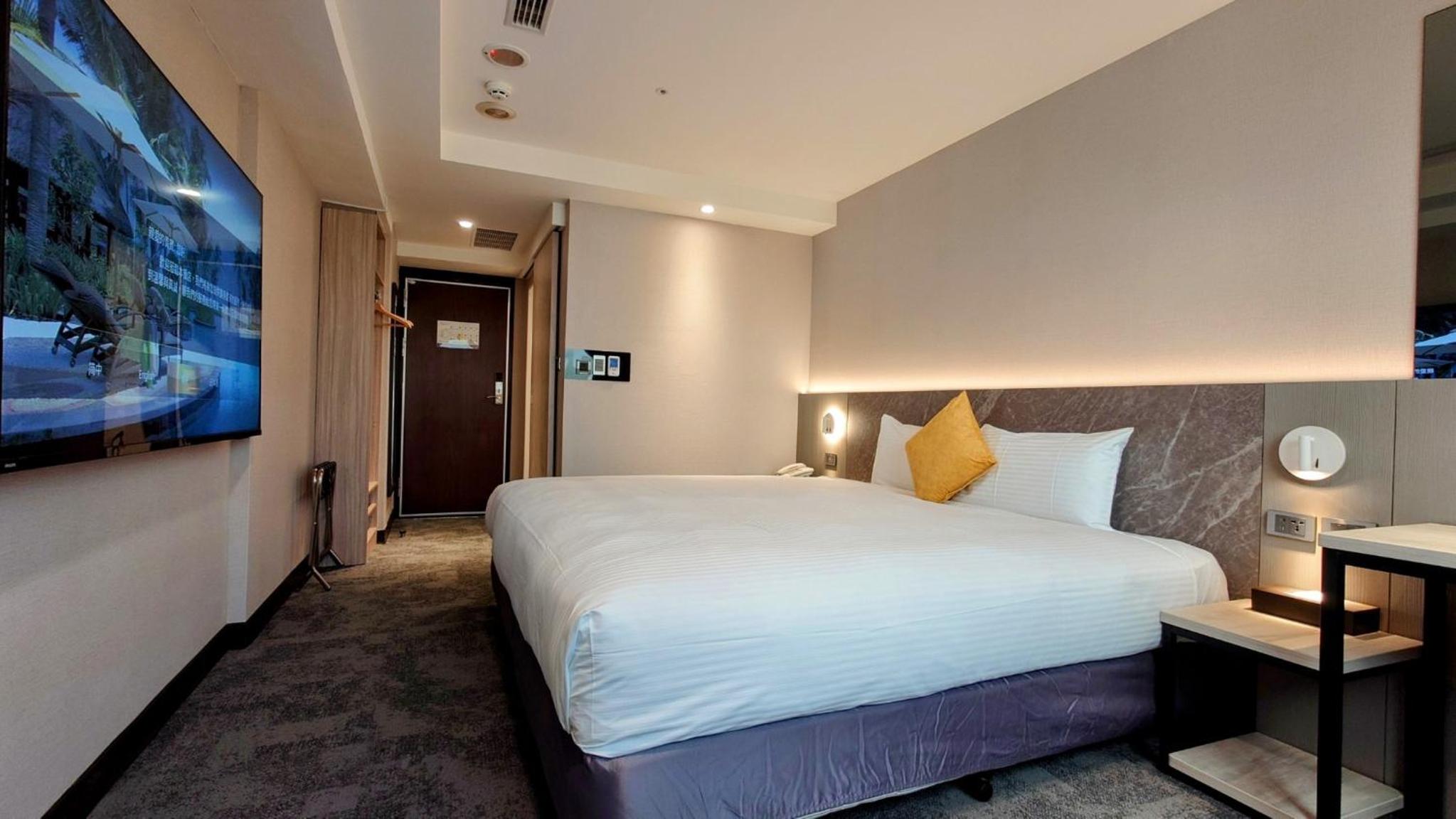 Queen Room photo 1
