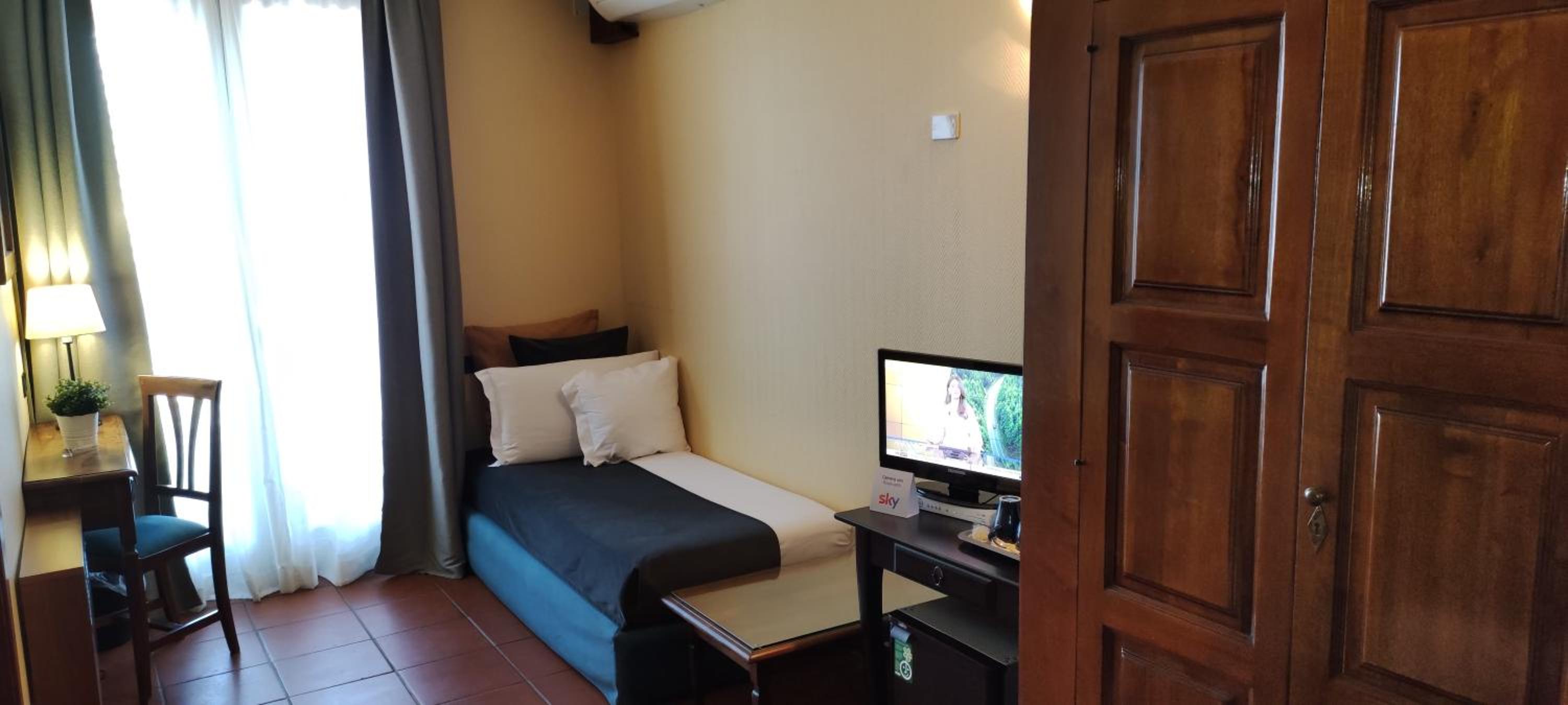 Classic Double Room with Terrace - Photo 15