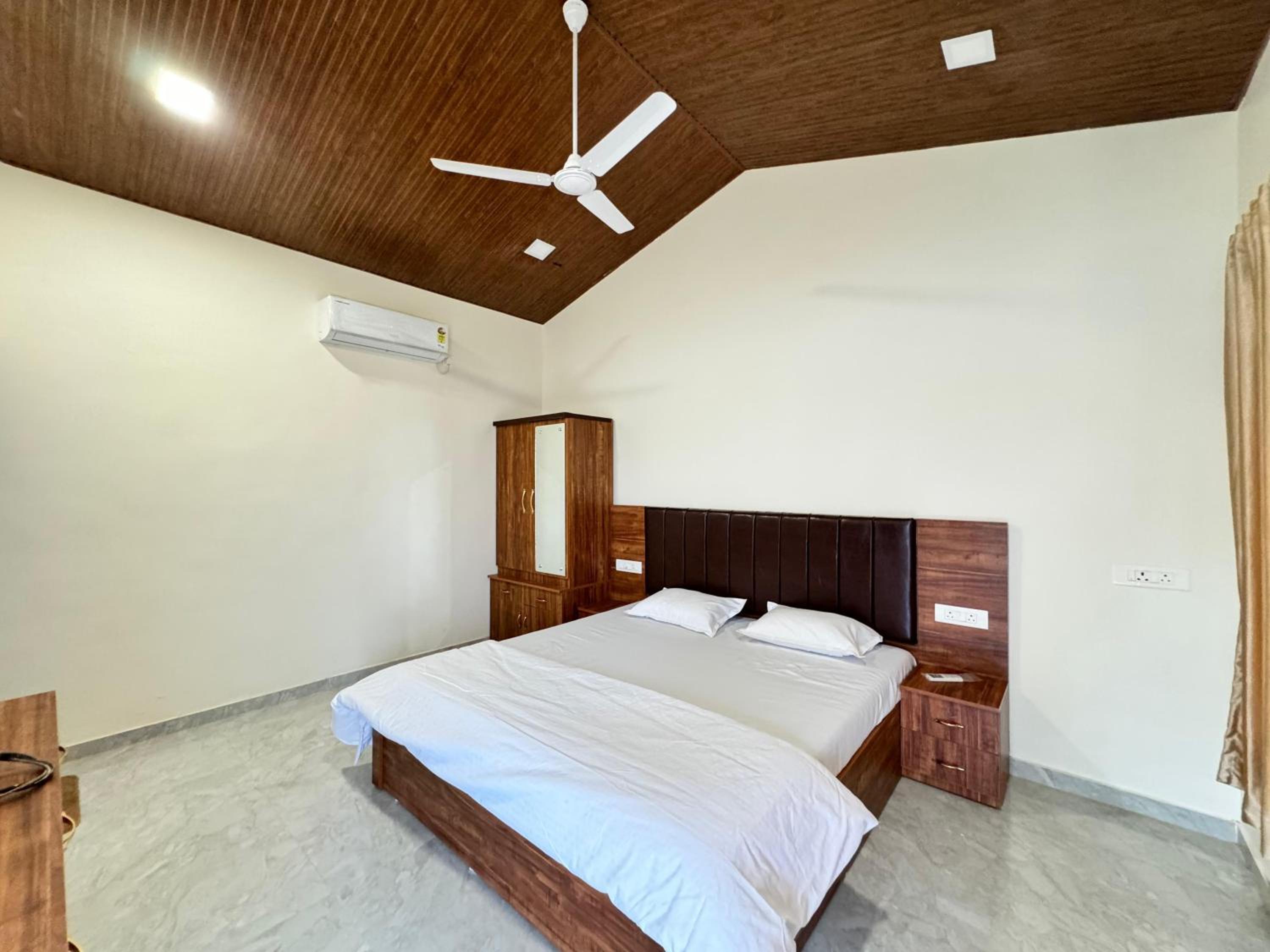 Three-Bedroom Villa photo 1