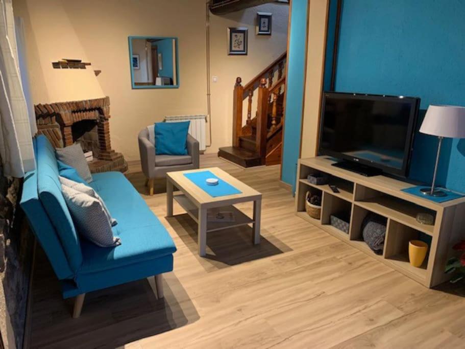 Three-Bedroom House photo 3